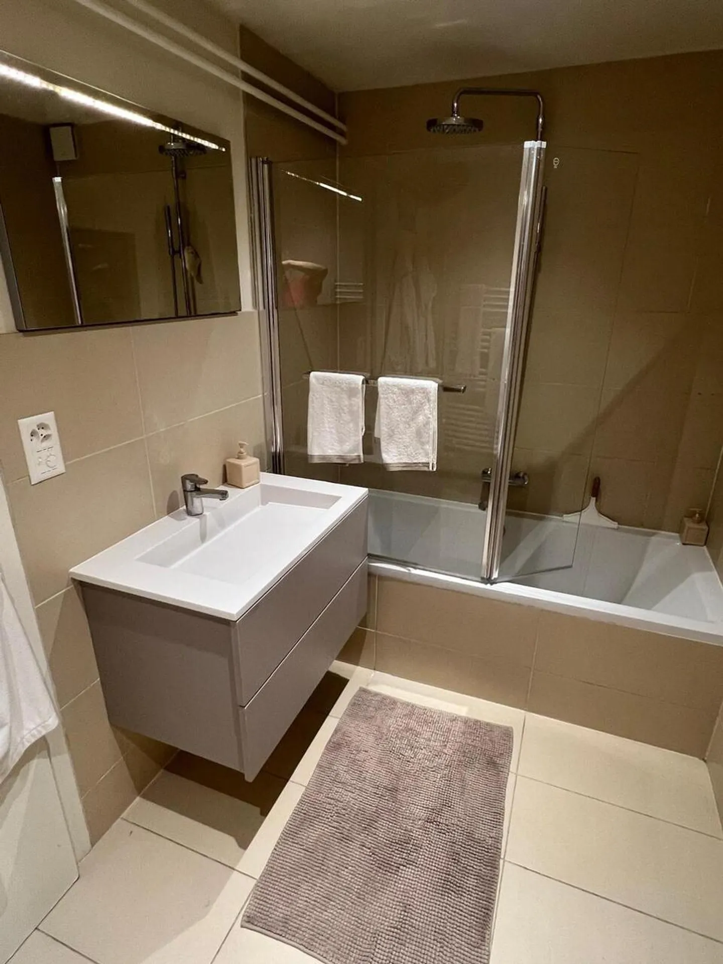 Im Herzen von Genf, in einem Paradies, Villa mit 7 Zimmern zu verkaufen. Grundstück 1416 m2 - Foto 8 von 9