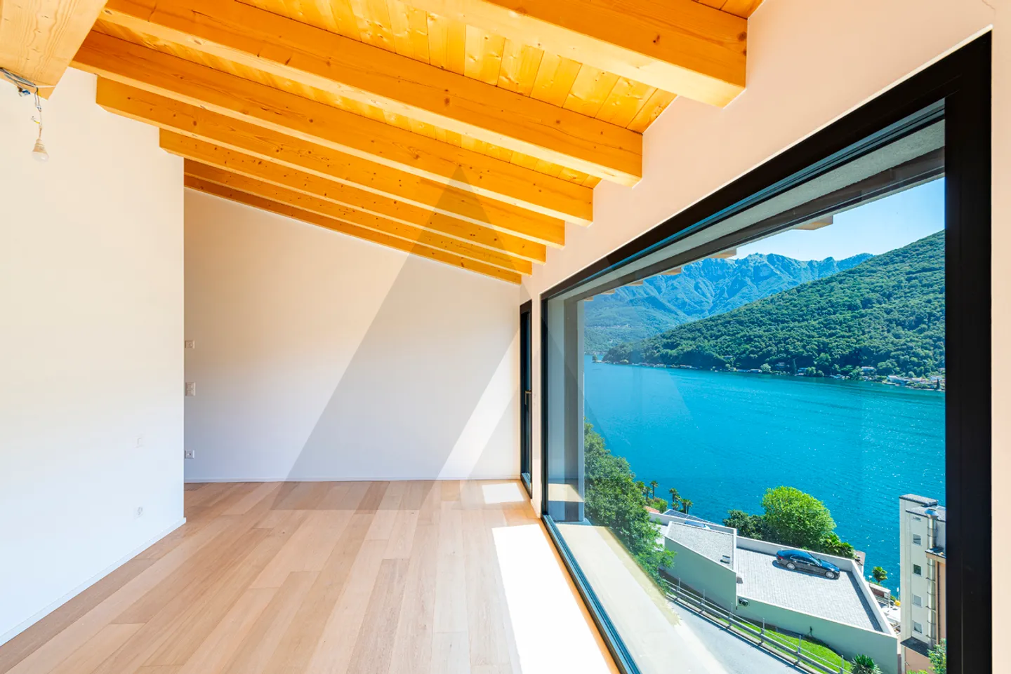 PRESTIGIÖSE VILLA MIT PRÄCHTIGEM SEEBLICK - Foto 12 von 15
