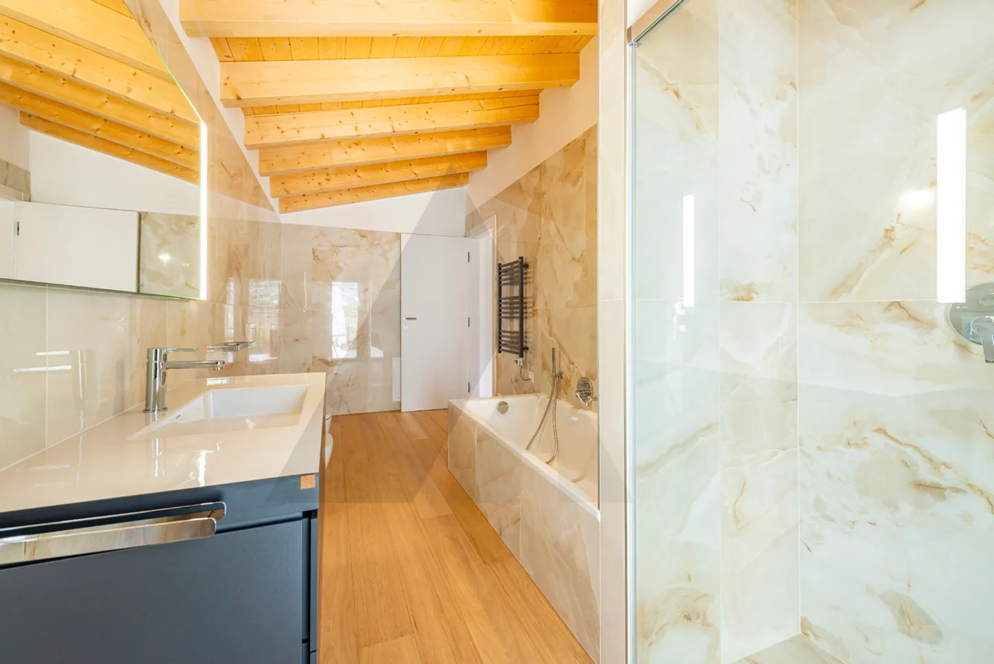 PRESTIGIÖSE VILLA MIT PRÄCHTIGEM SEEBLICK - Foto 14 von 15