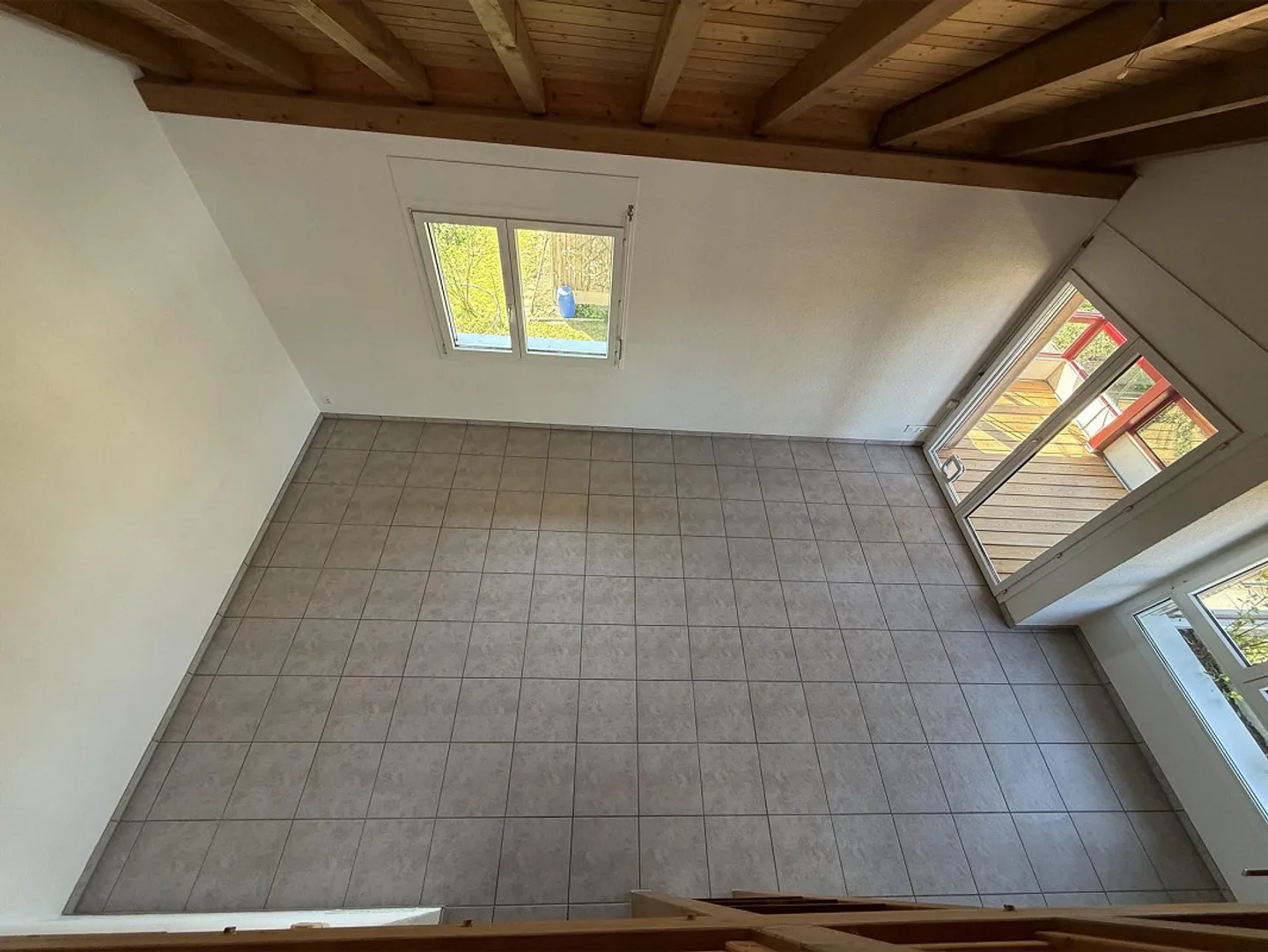 Appartement lumineux de 4,5 pièces avec galerie, jardin d'hiver et balcon - Photo 4 sur 13