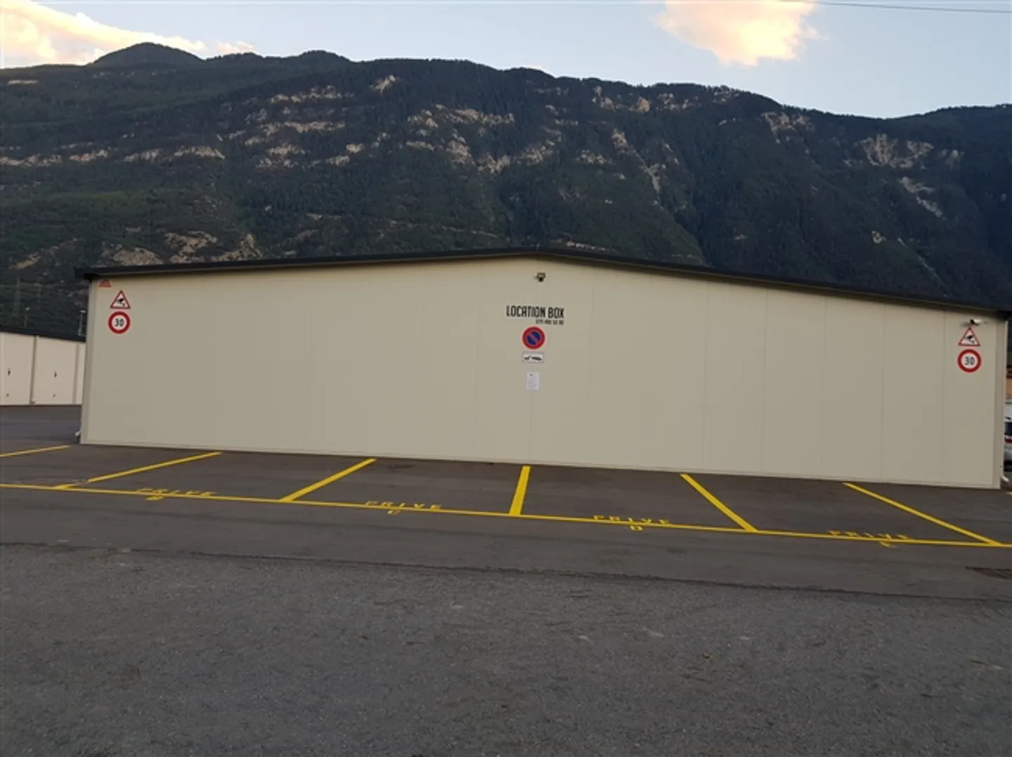 À louer parking extérieur surveillé Charrat - Photo 1 sur 2