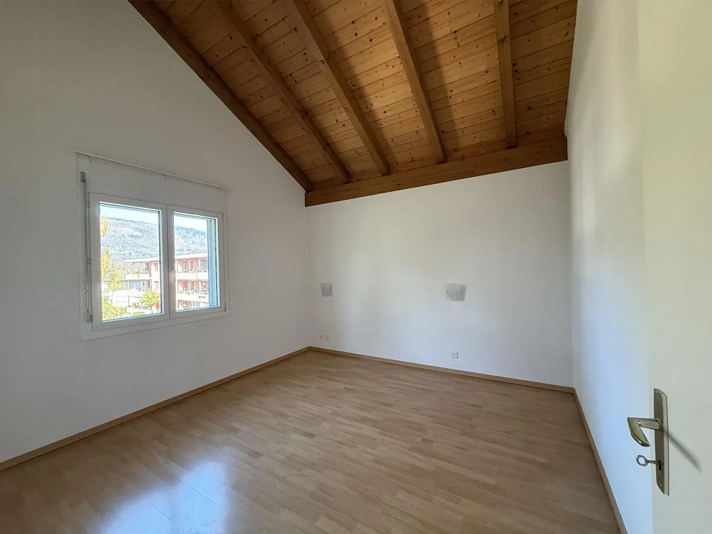 Appartement lumineux de 4,5 pièces avec galerie, jardin d'hiver et balcon - Photo 9 sur 13