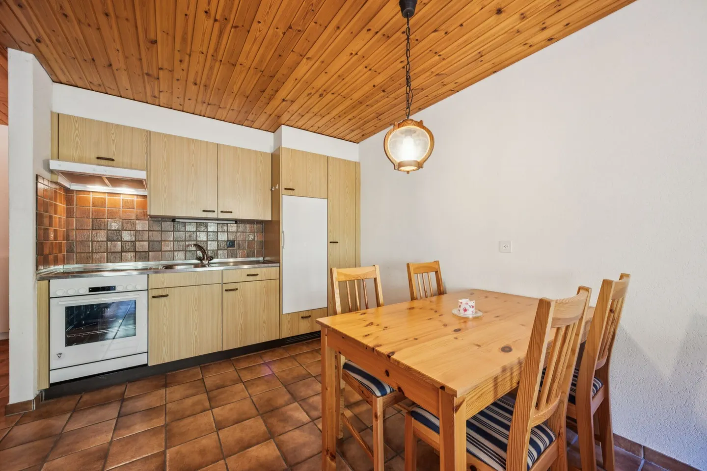 Appartement en attique 3,5 pièces ensoleillé avec flair alpin - Photo 3 sur 13