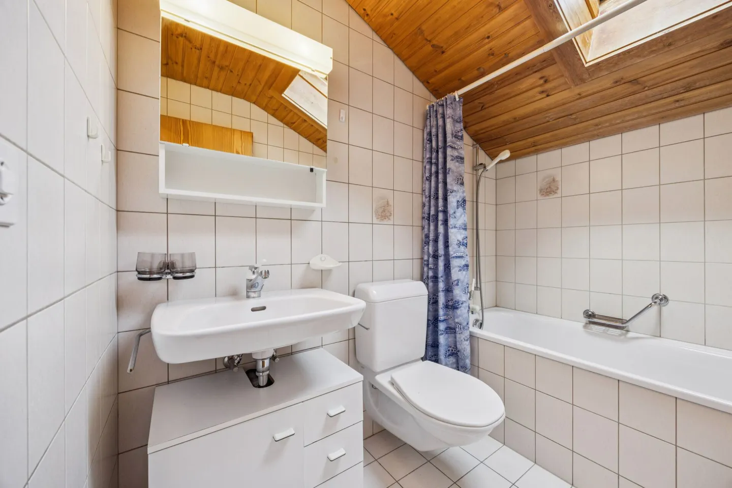 Appartement en attique 3,5 pièces ensoleillé avec flair alpin - Photo 4 sur 13