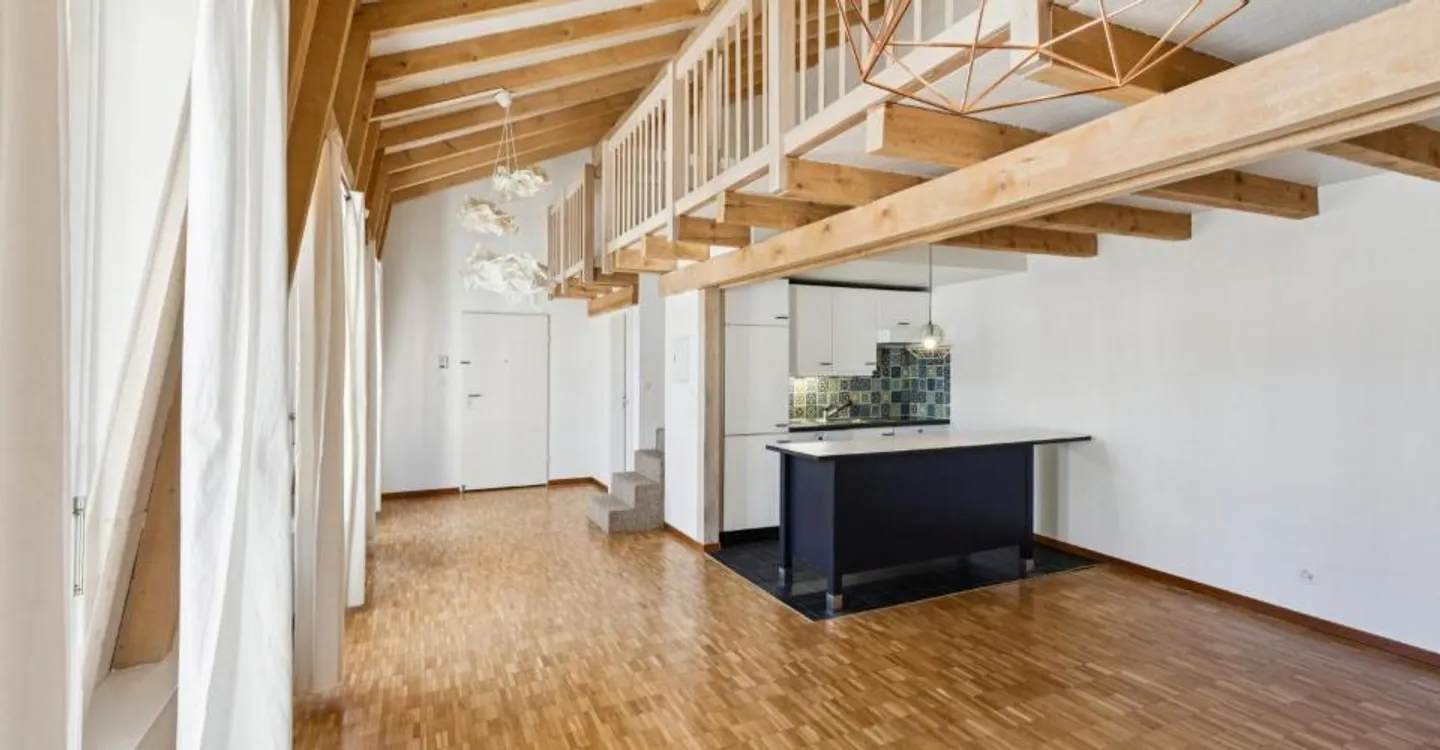 Superb apartment with mezzanine - Photo 3 of 9