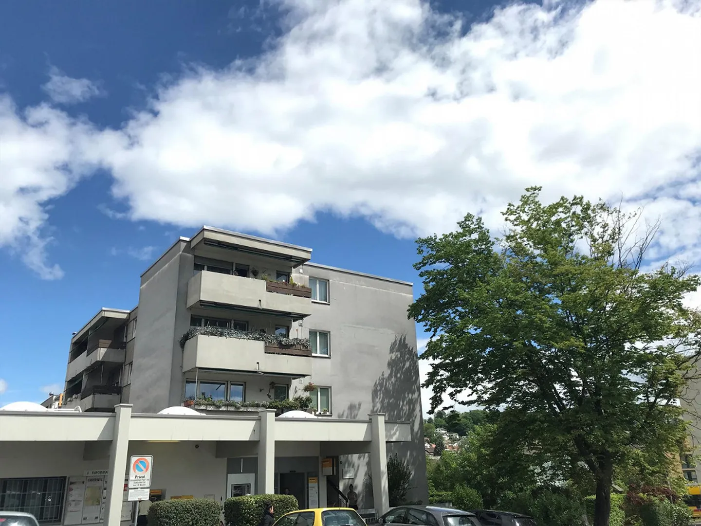 Places de stationnement près de la Poste et du Tram Oberwil ! - Photo 1 sur 3