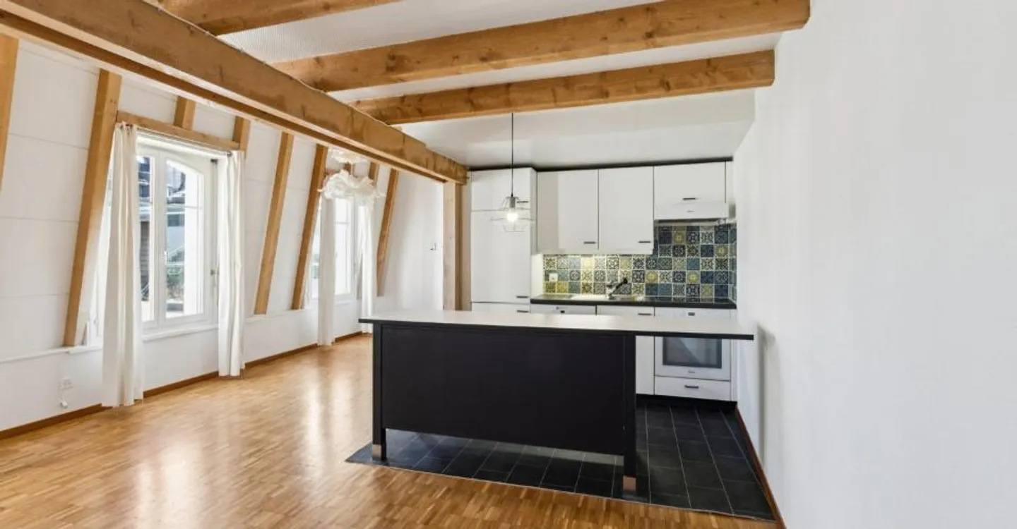 Superb apartment with mezzanine - Photo 4 of 9