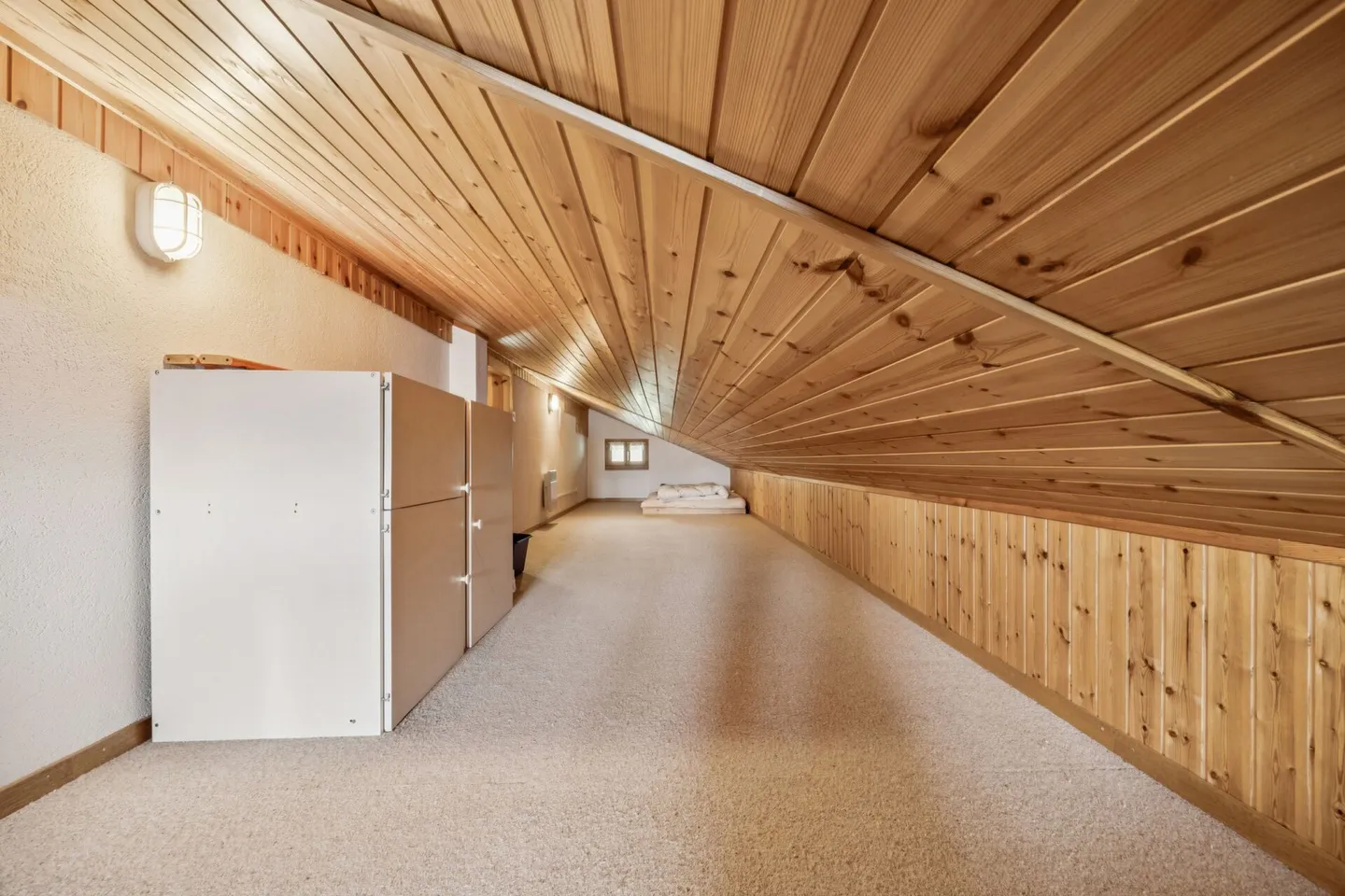 Appartement en attique 3,5 pièces ensoleillé avec flair alpin - Photo 8 sur 13