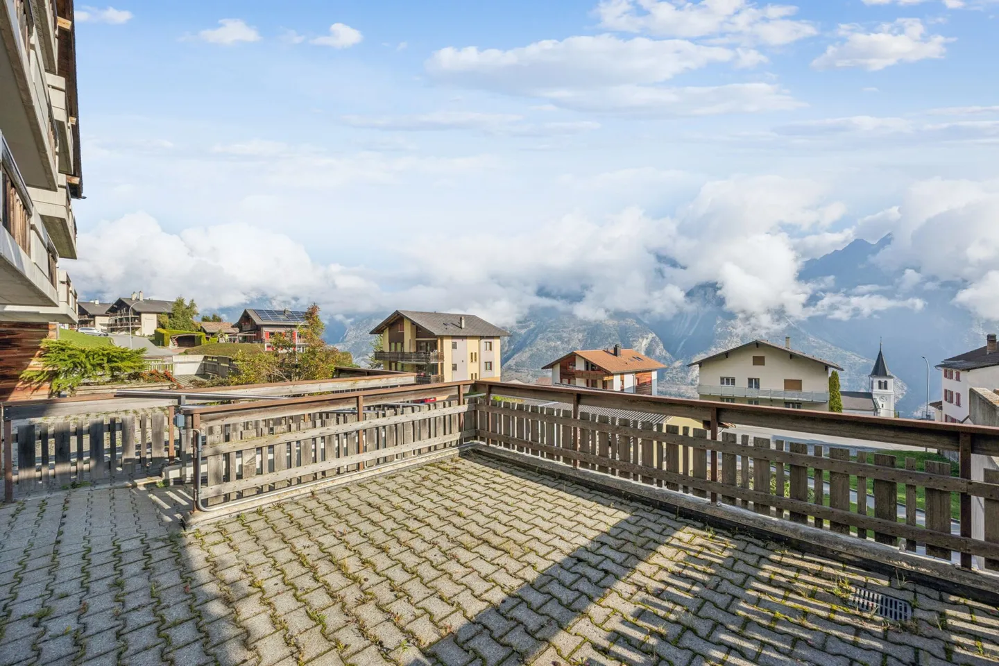 Appartement en attique 3,5 pièces ensoleillé avec flair alpin - Photo 9 sur 13