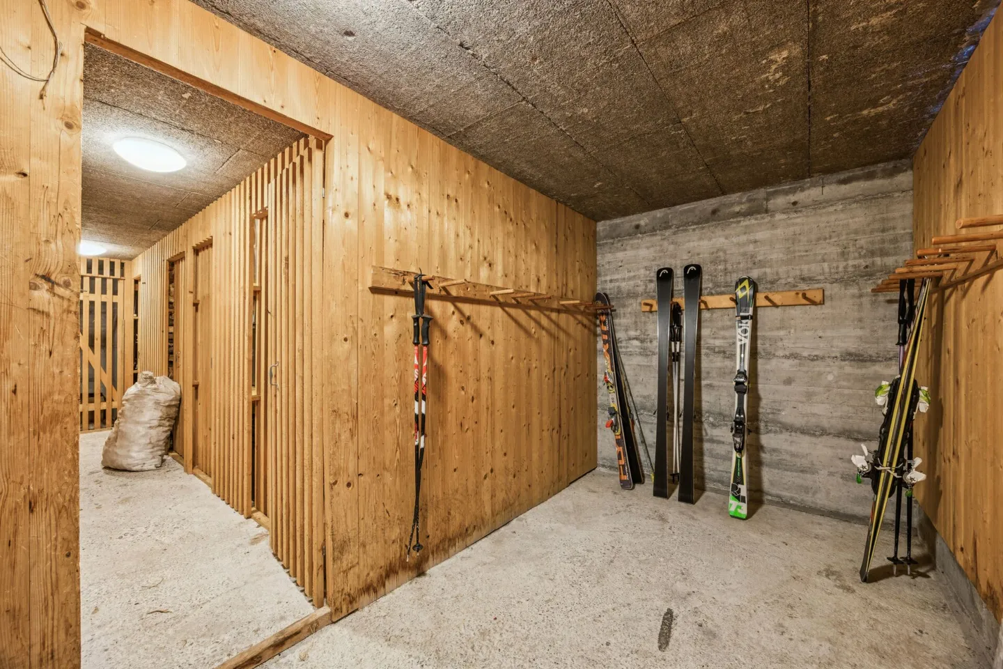 Appartement en attique 3,5 pièces ensoleillé avec flair alpin - Photo 11 sur 13