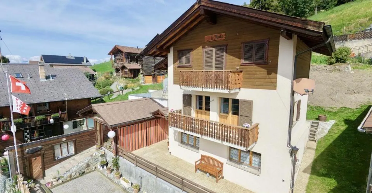 5.5-room house on 3 levels with large terrace in St-Martin - Photo 1 of 12