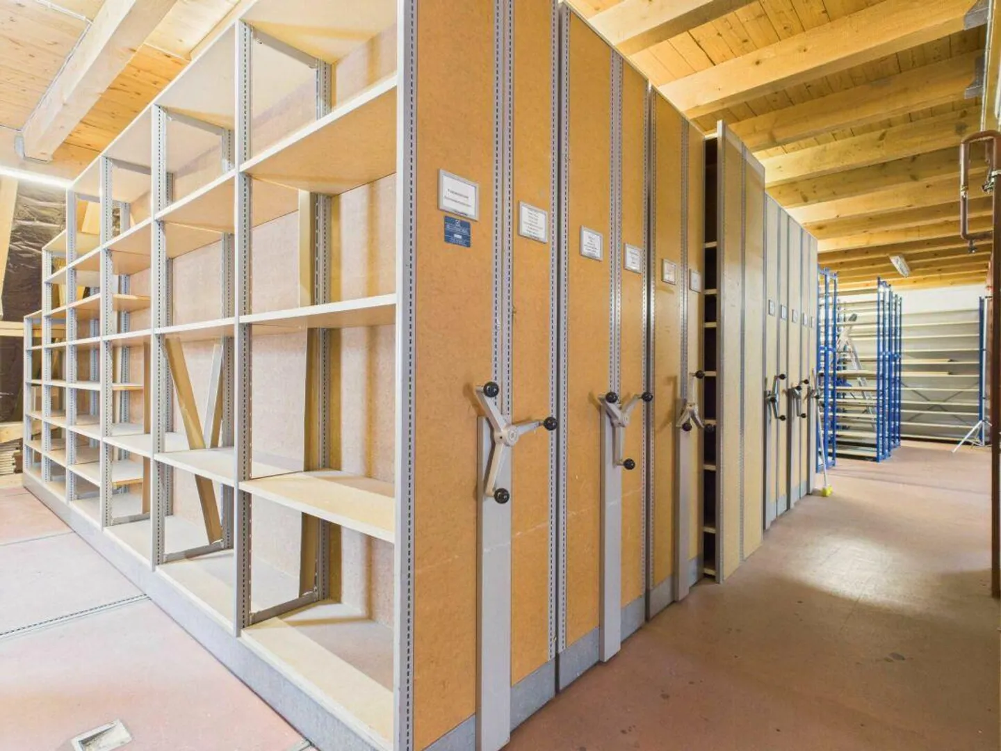 Bureaux, ateliers et espaces de stockage flexibles près de la vieille ville de Wil - Photo 2 sur 9