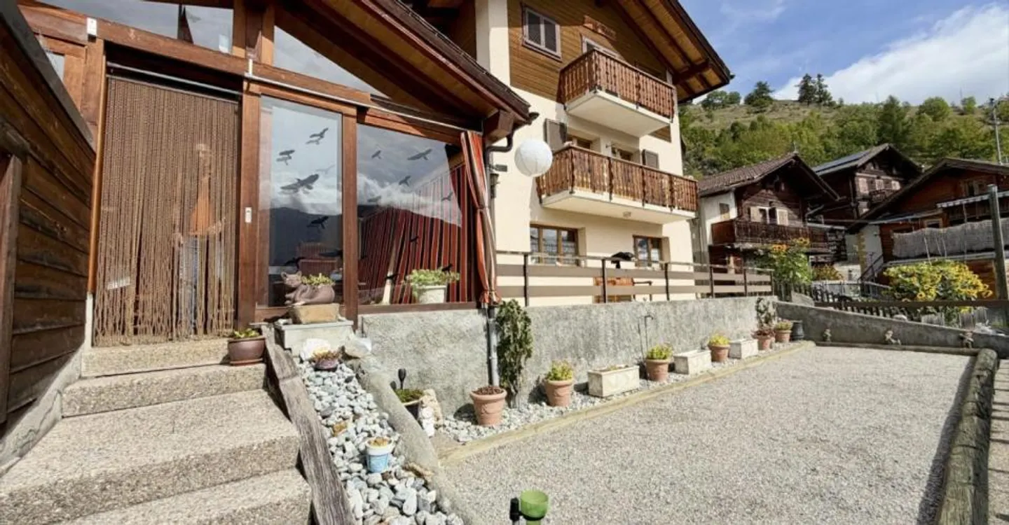 5.5-room house on 3 levels with large terrace in St-Martin - Photo 4 of 12