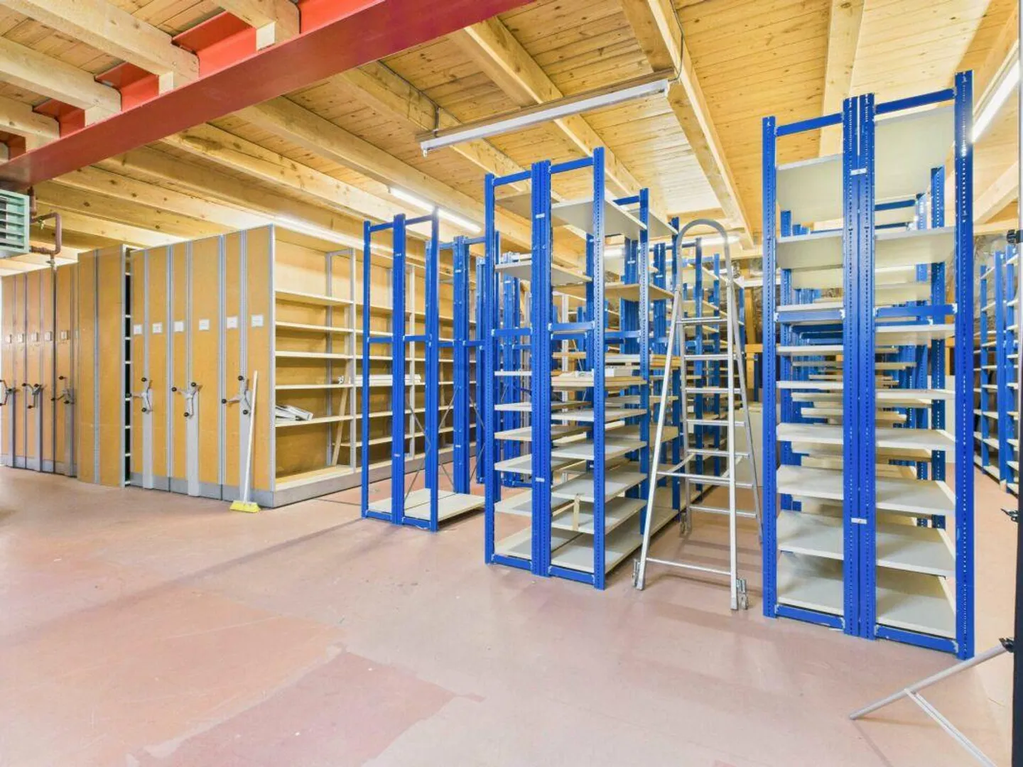 Bureaux, ateliers et espaces de stockage flexibles près de la vieille ville de Wil - Photo 4 sur 9