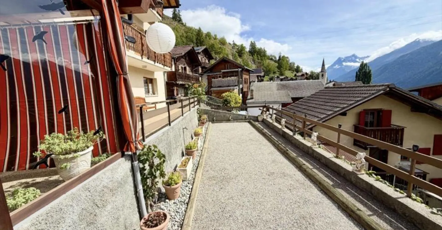 5.5-room house on 3 levels with large terrace in St-Martin - Photo 5 of 12