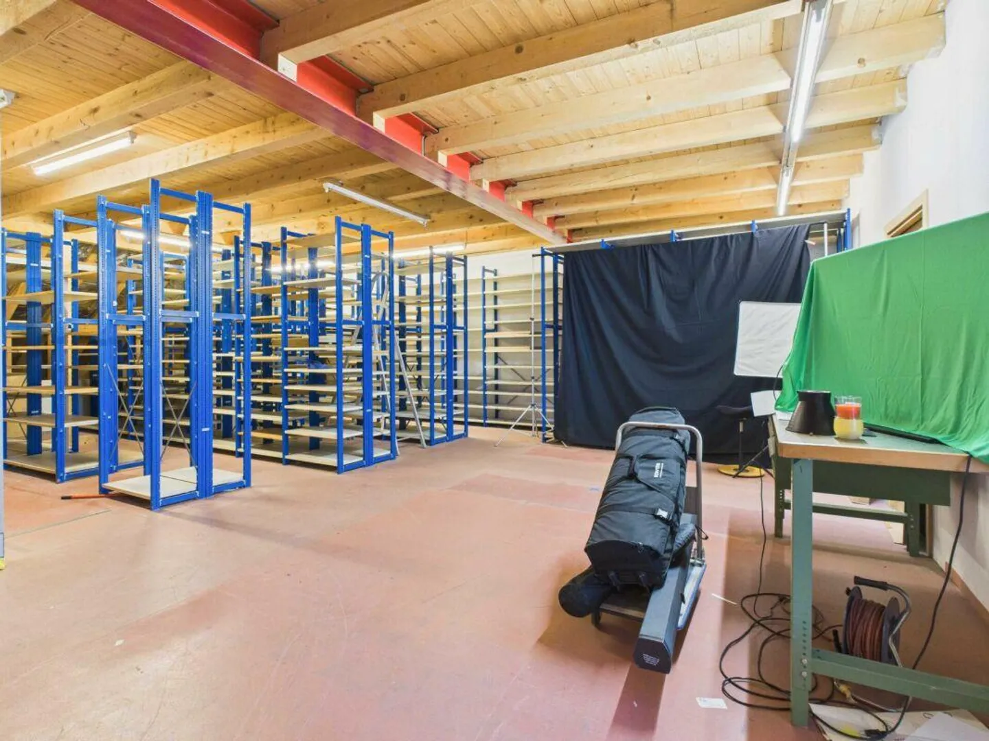 Bureaux, ateliers et espaces de stockage flexibles près de la vieille ville de Wil - Photo 5 sur 9