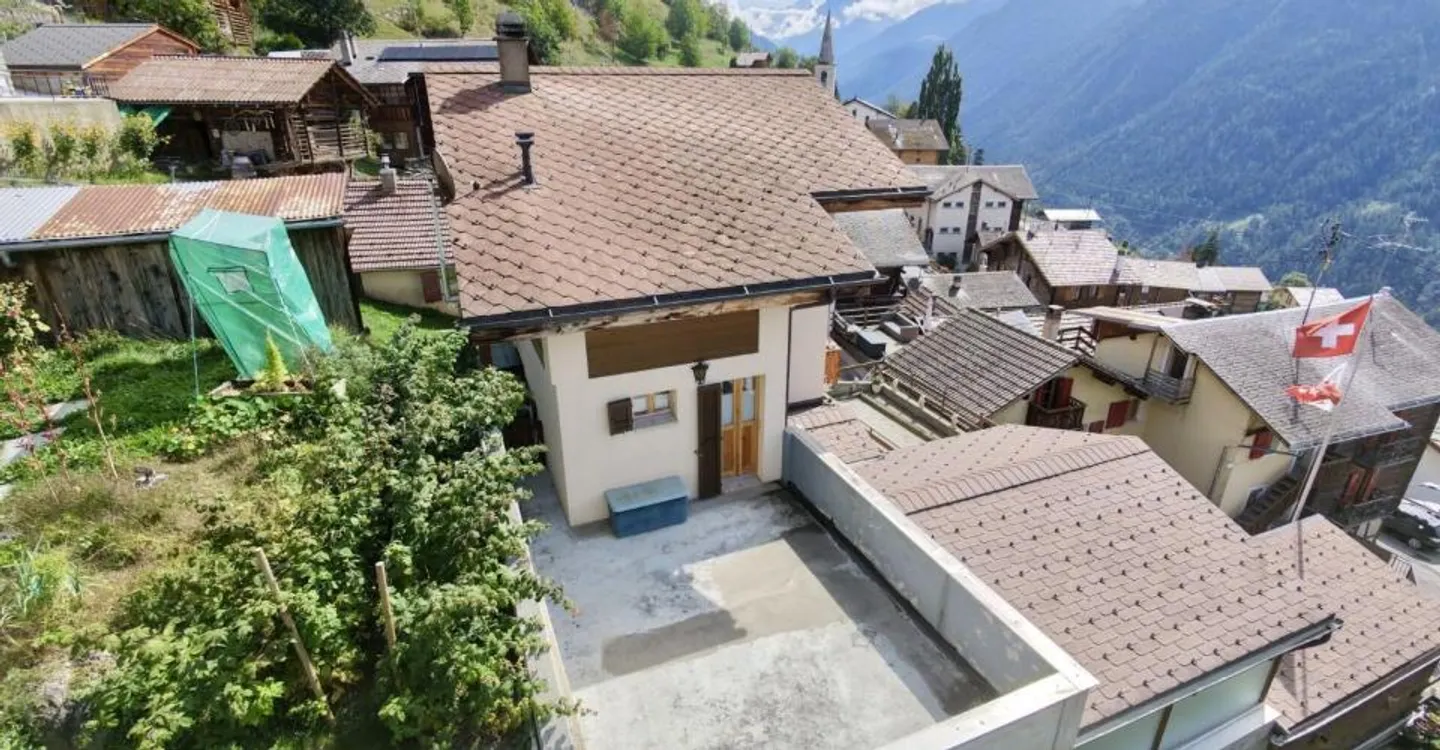 5.5-room house on 3 levels with large terrace in St-Martin - Photo 6 of 12