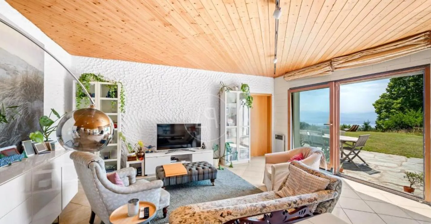 Charming property with 180-degree view in Arzier-Le Muids - Photo 5 of 12