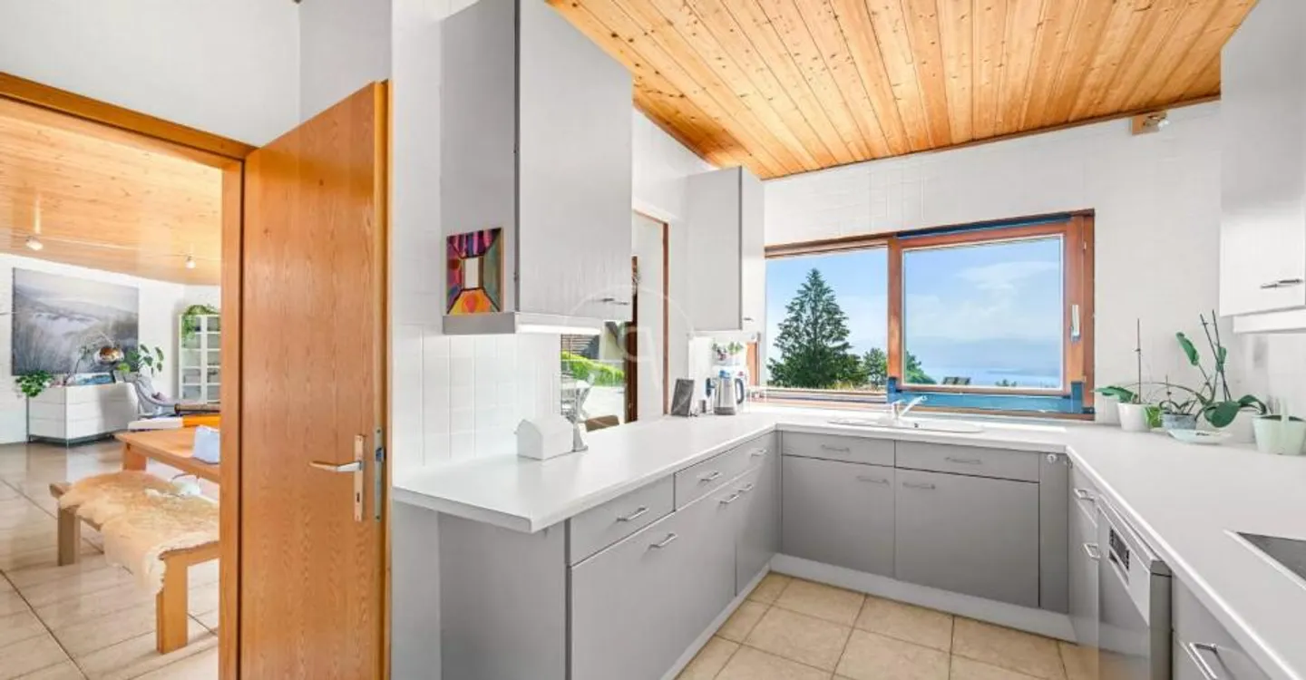 Charming property with 180-degree view in Arzier-Le Muids - Photo 7 of 12