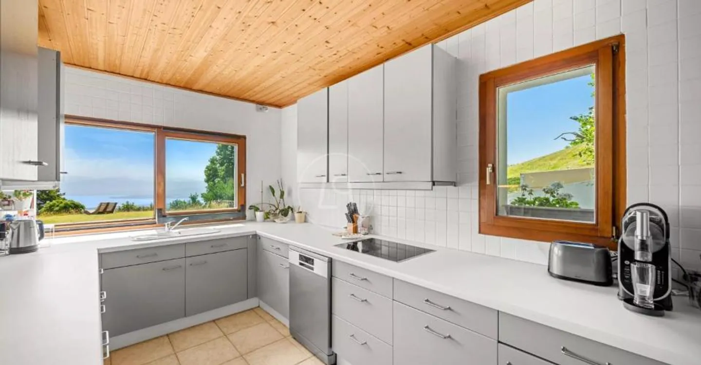 Charming property with 180-degree view in Arzier-Le Muids - Photo 8 of 12