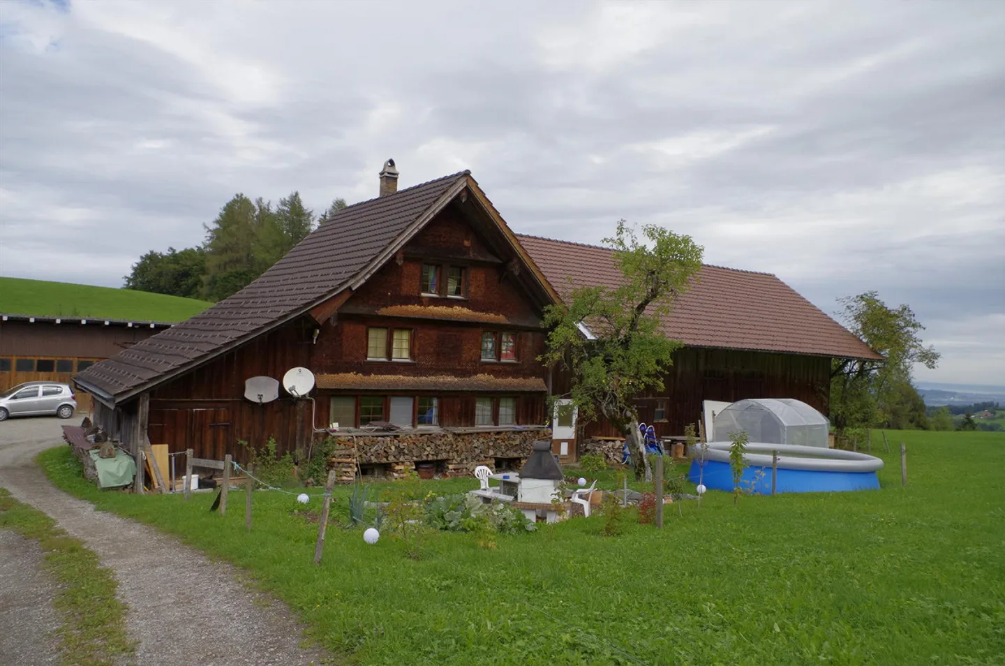4.5-Room House Section in the Countryside - Photo 1 of 3