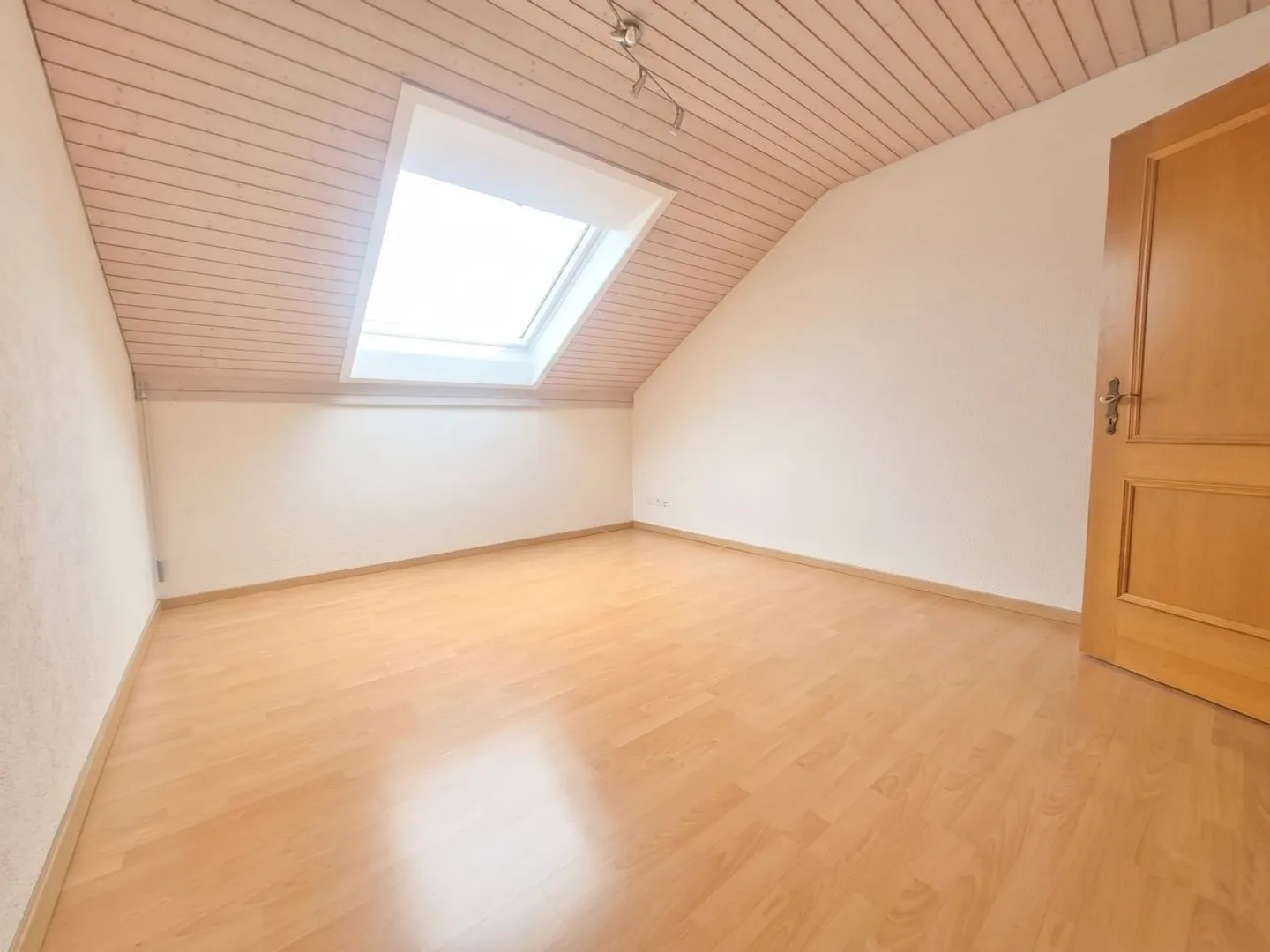 Viel Platz, gepflegt mit Cheminée  - Foto 7 von 11