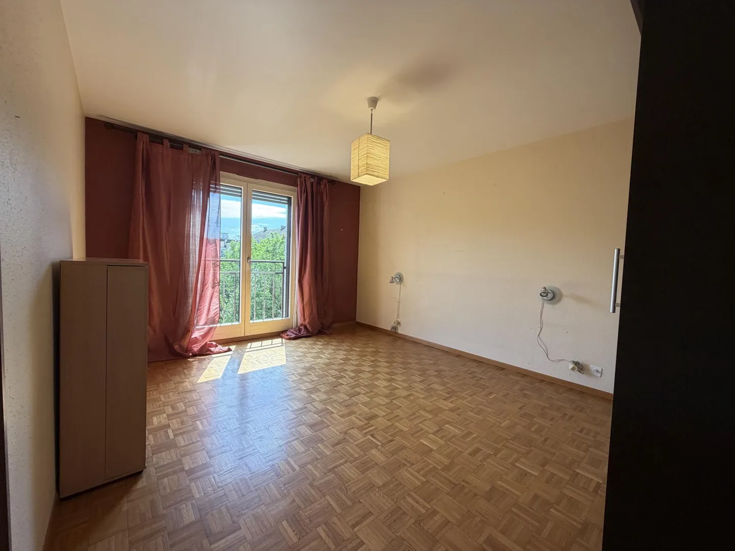 Spacious Apartment Near Les Nations - Photo 5 of 7