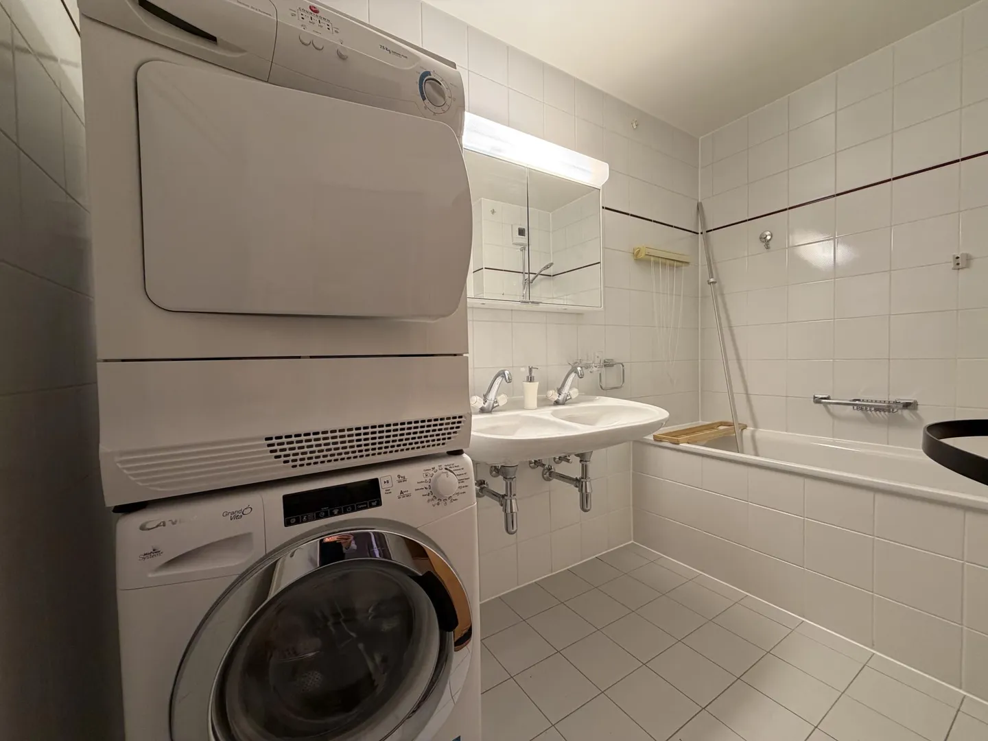 Spacious Apartment Near Les Nations - Photo 7 of 7