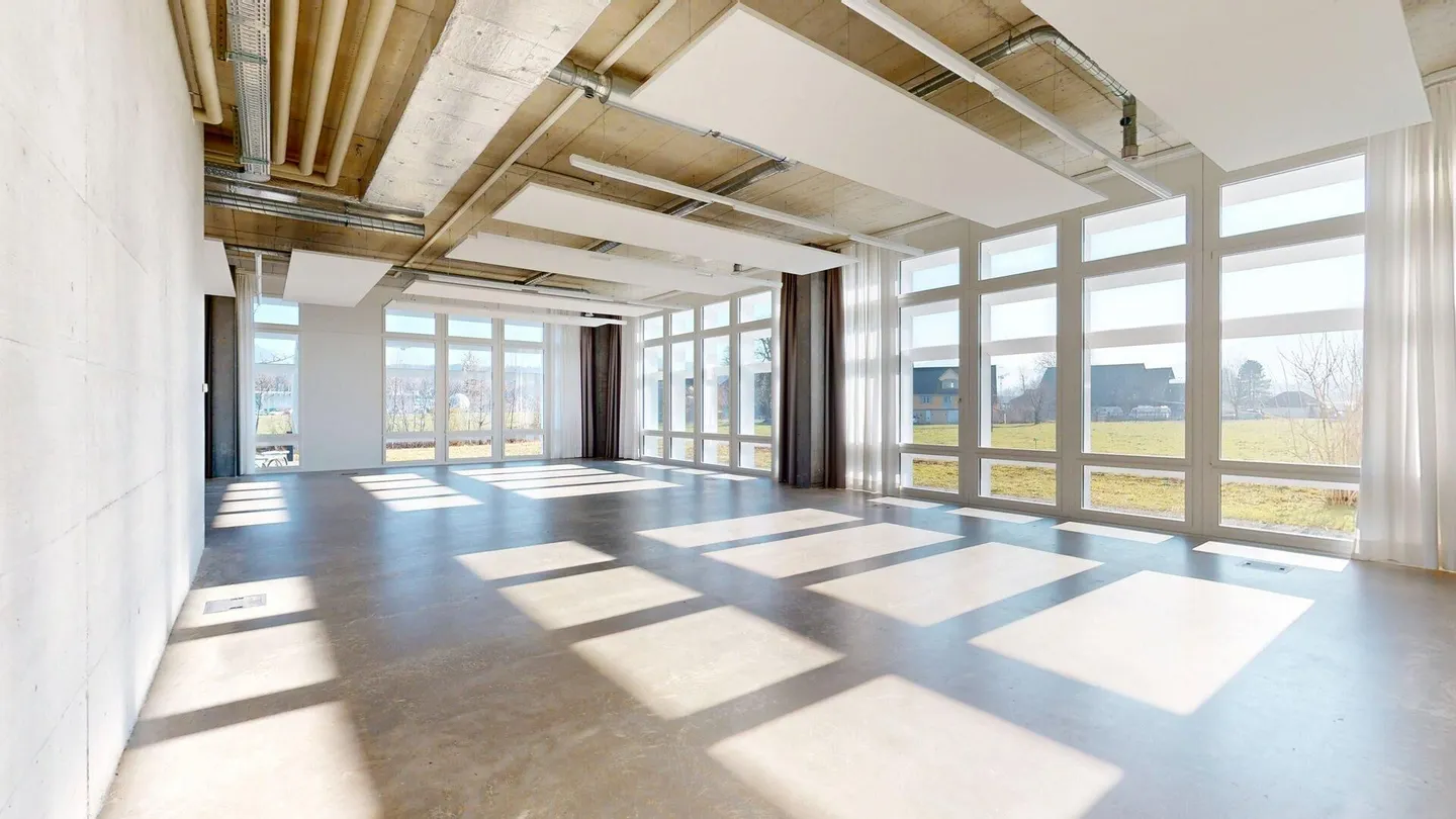 Versatile, sunny commercial space in a well-connected location - Photo 2 of 5