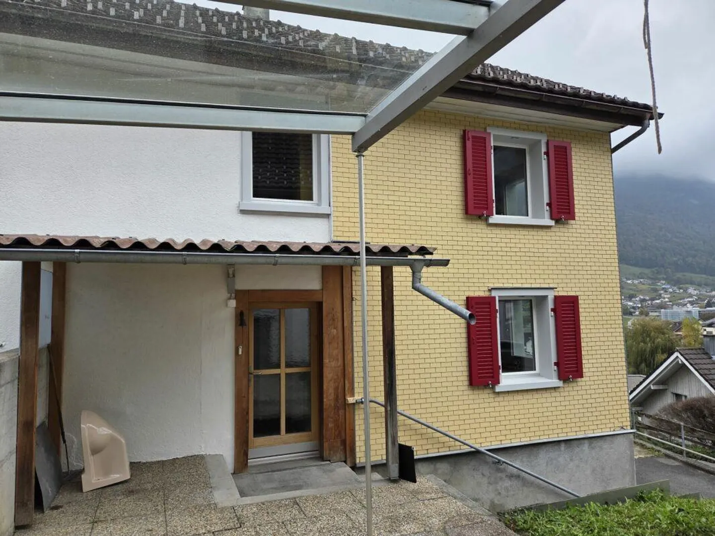 Maison individuelle spacieuse de 7 pièces à louer - Photo 2 sur 11