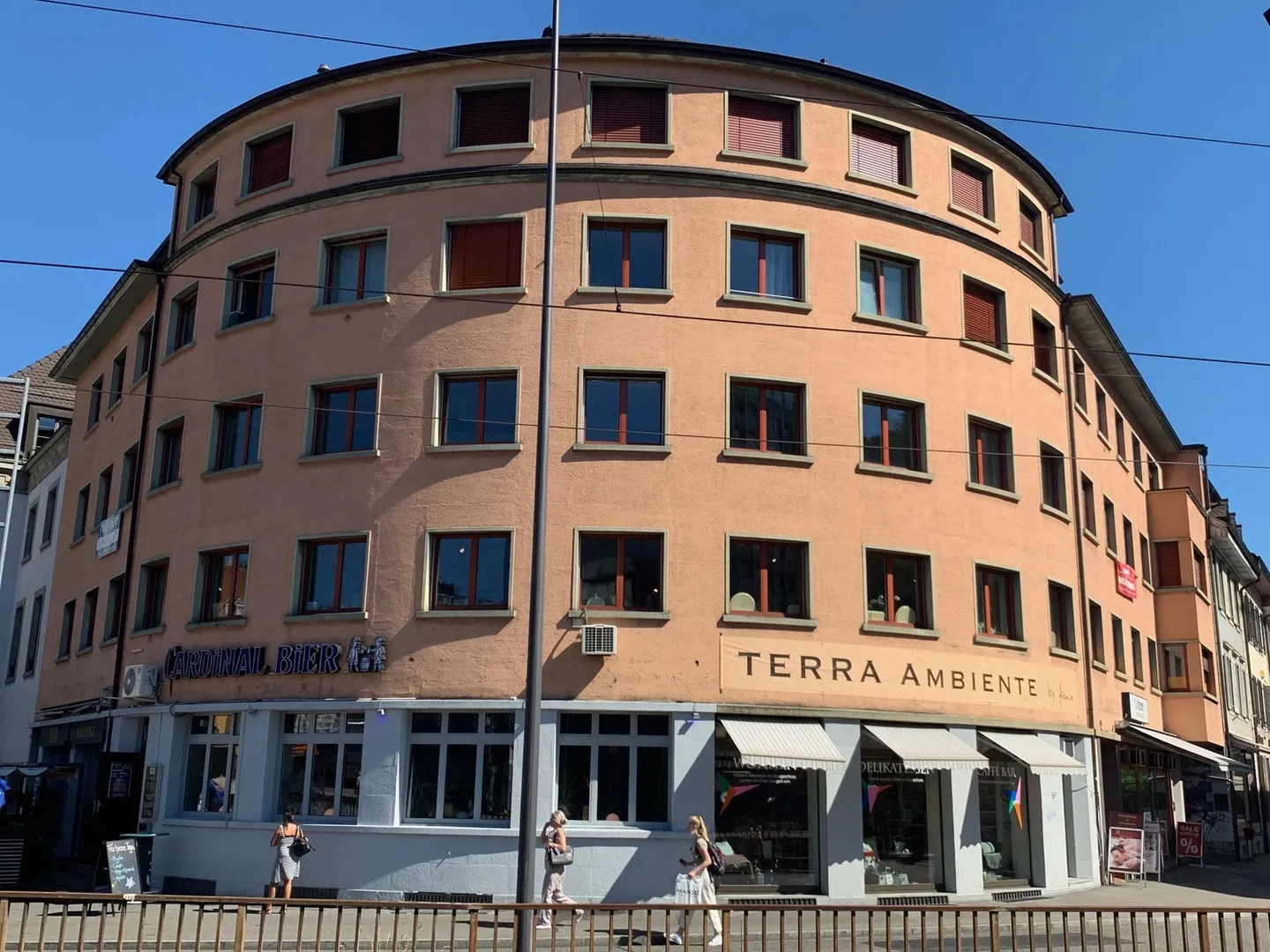 Shop on 2 floors in a central location - Photo 1 of 4