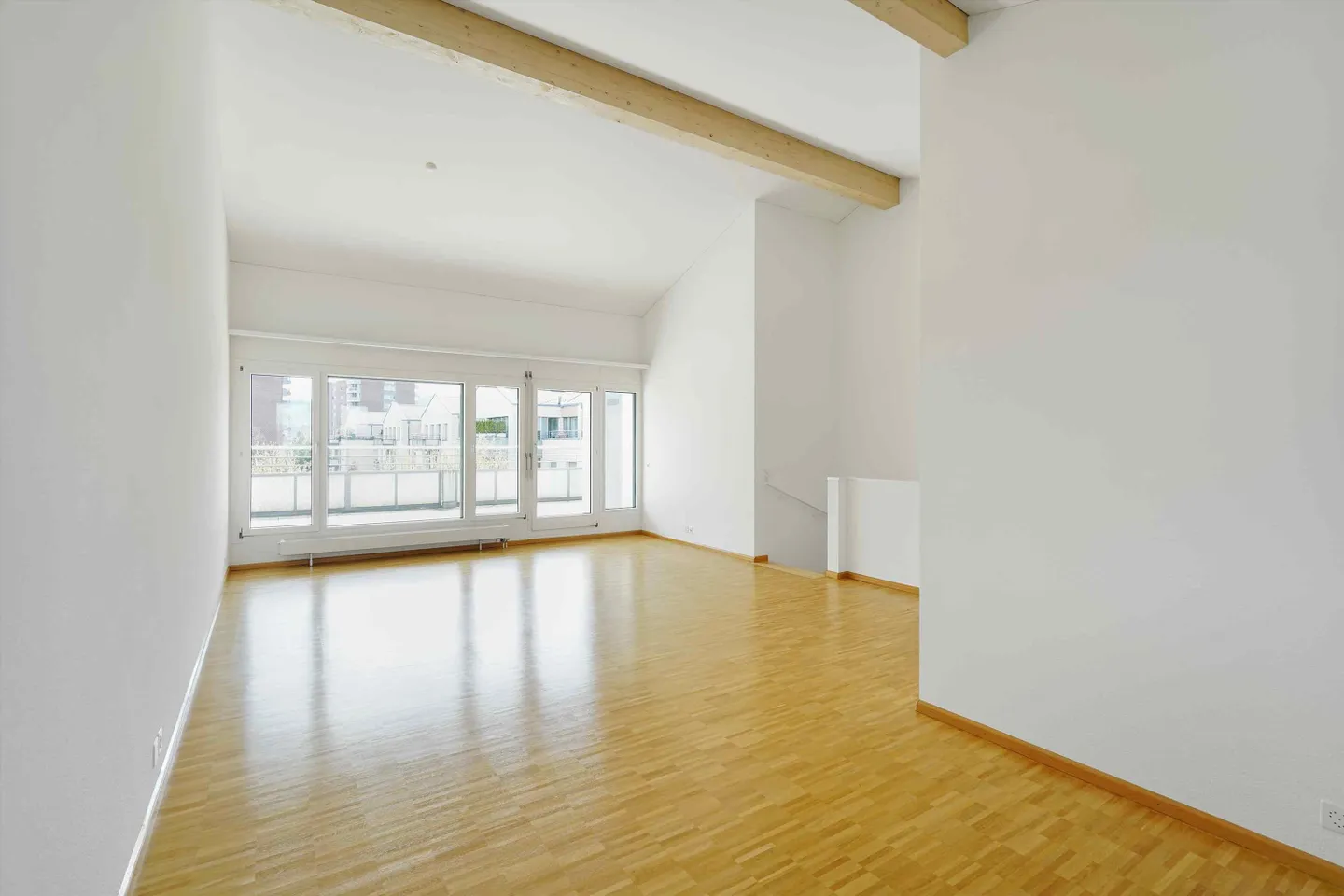 Appartamento duplex da sogno ad Aesch! - Foto 2 di 12