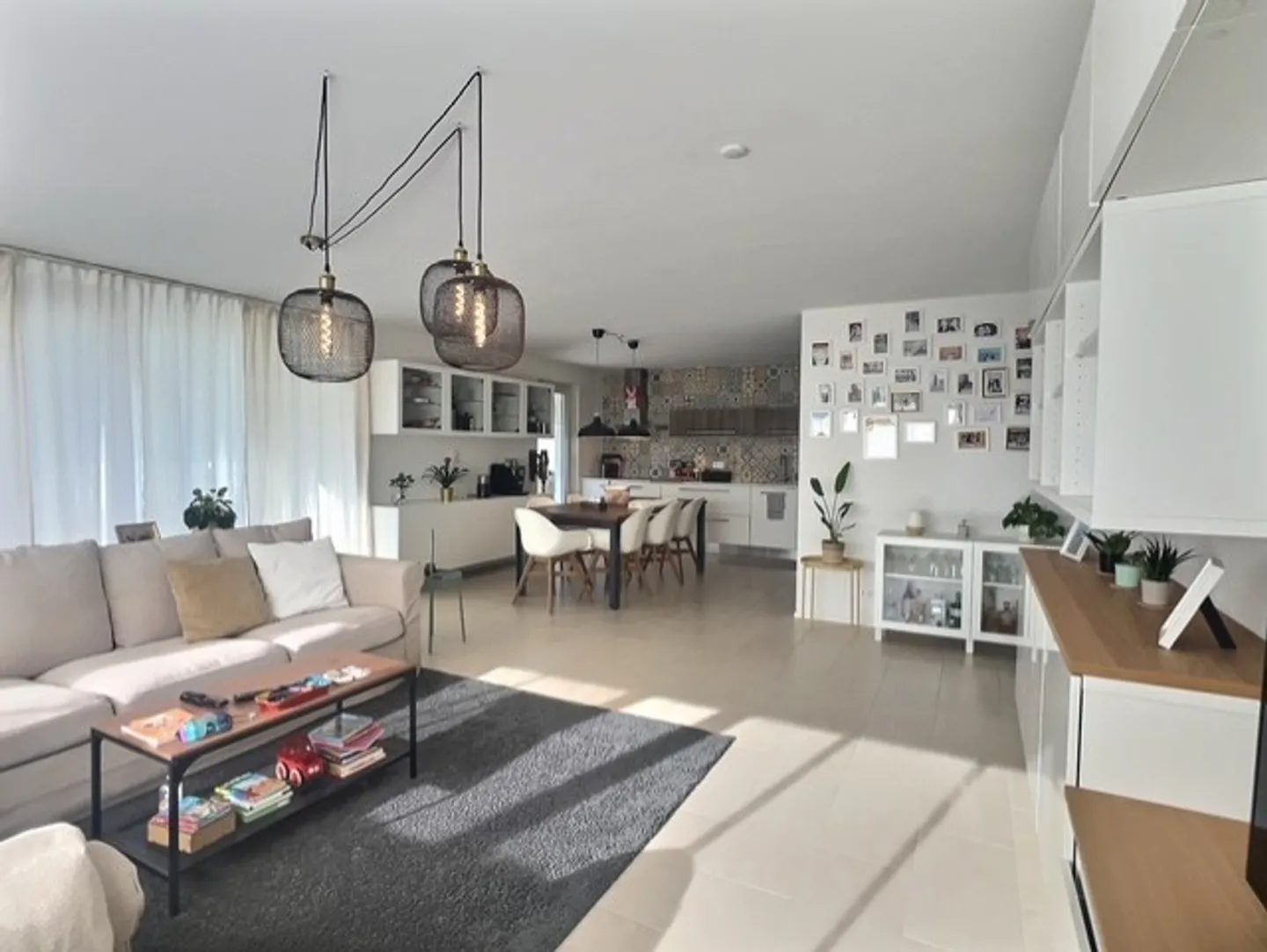 Appartamento di 4,5 stanze al piano giardino con giardino privato - luminoso - vicino a Losanna - Foto 2 di 4