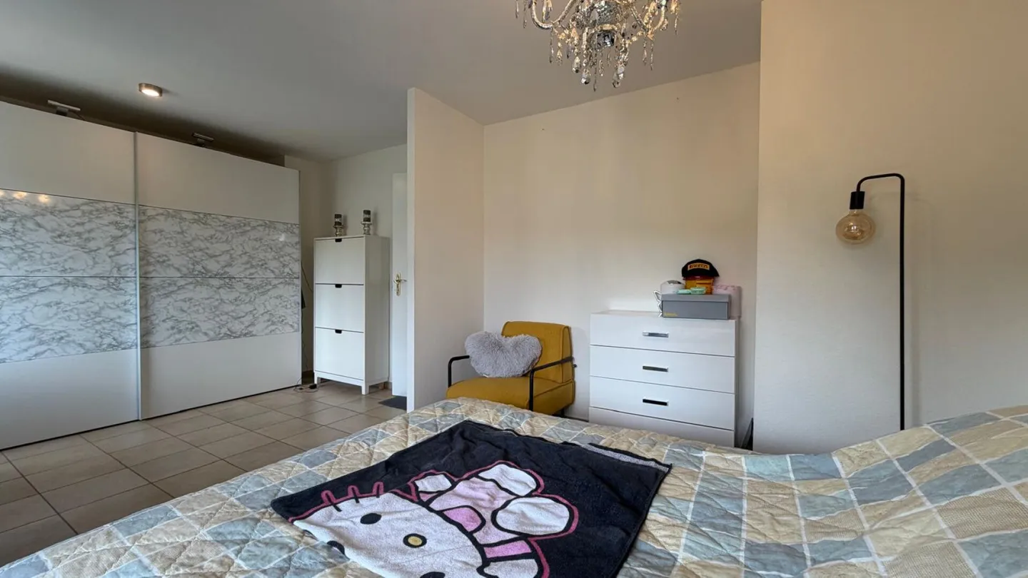 Casa bifamiliare 5½ locali con giardino soleggiato in una zona residenziale ambita - Foto 2 di 14