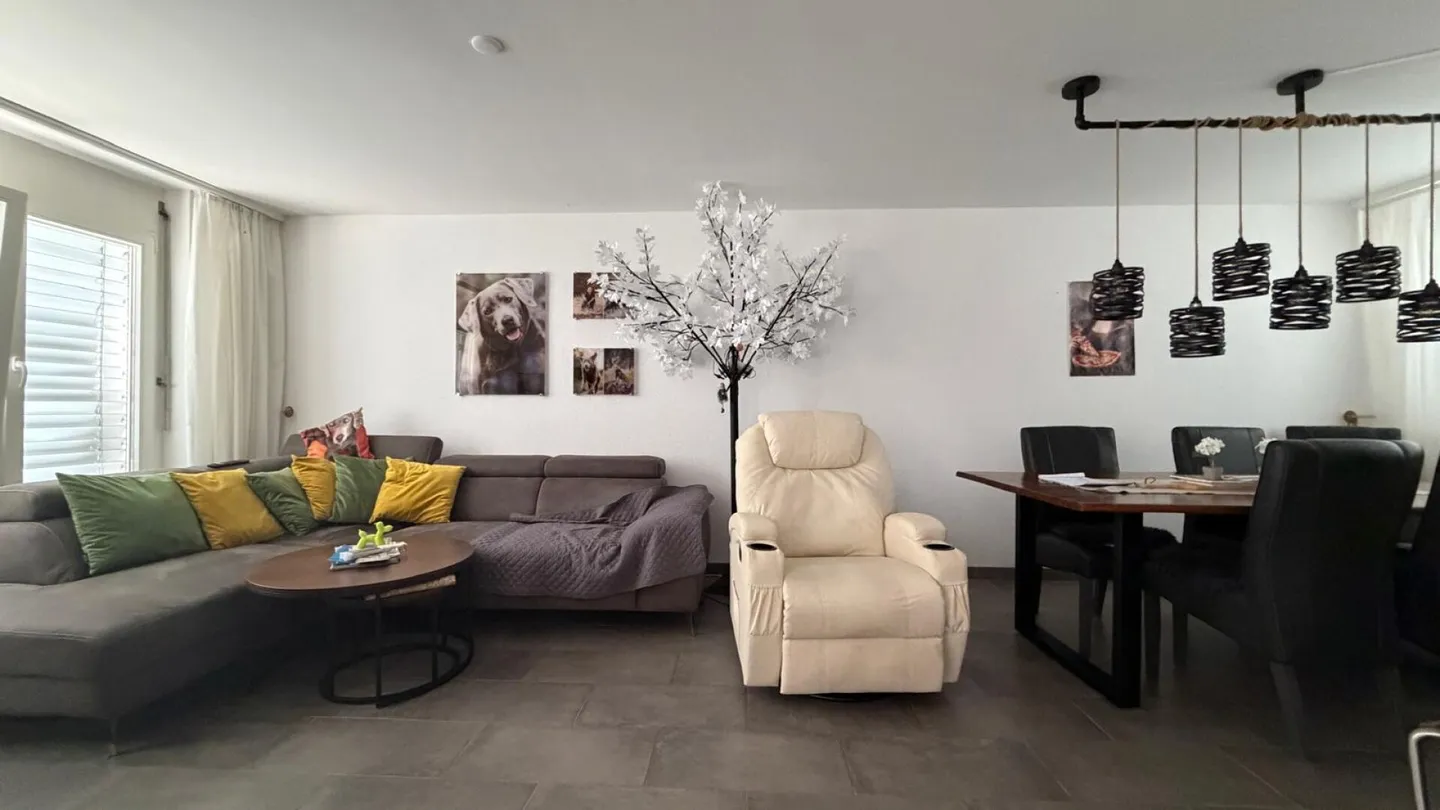 Casa bifamiliare 5½ locali con giardino soleggiato in una zona residenziale ambita - Foto 8 di 14