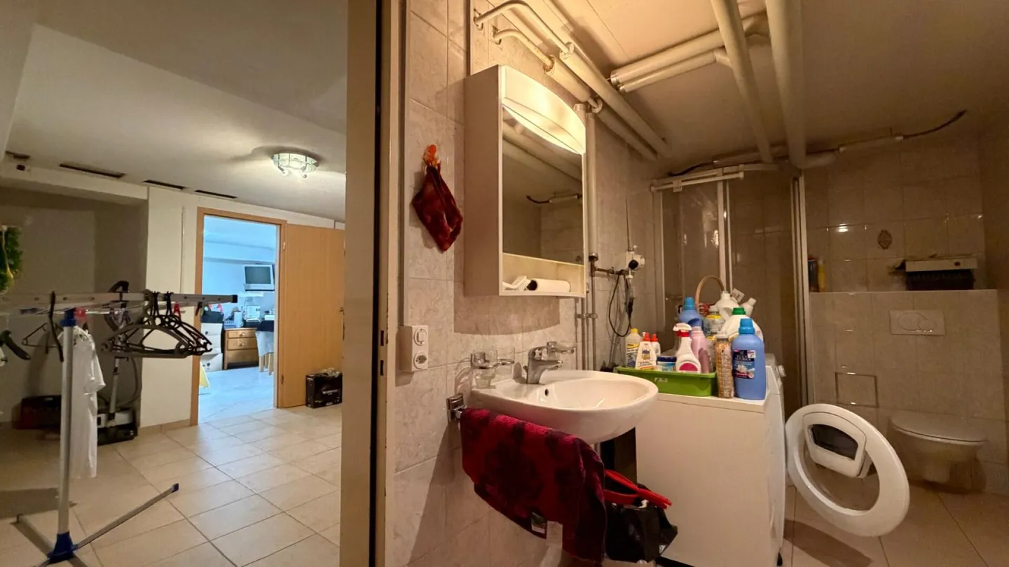 Casa bifamiliare 5½ locali con giardino soleggiato in una zona residenziale ambita - Foto 13 di 14