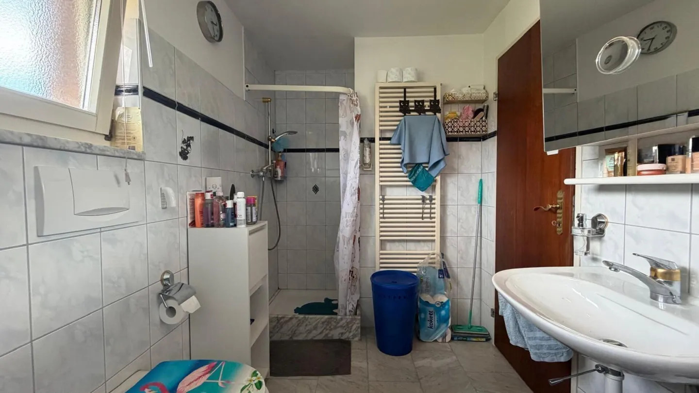 Casa bifamiliare 5½ locali con giardino soleggiato in una zona residenziale ambita - Foto 11 di 14