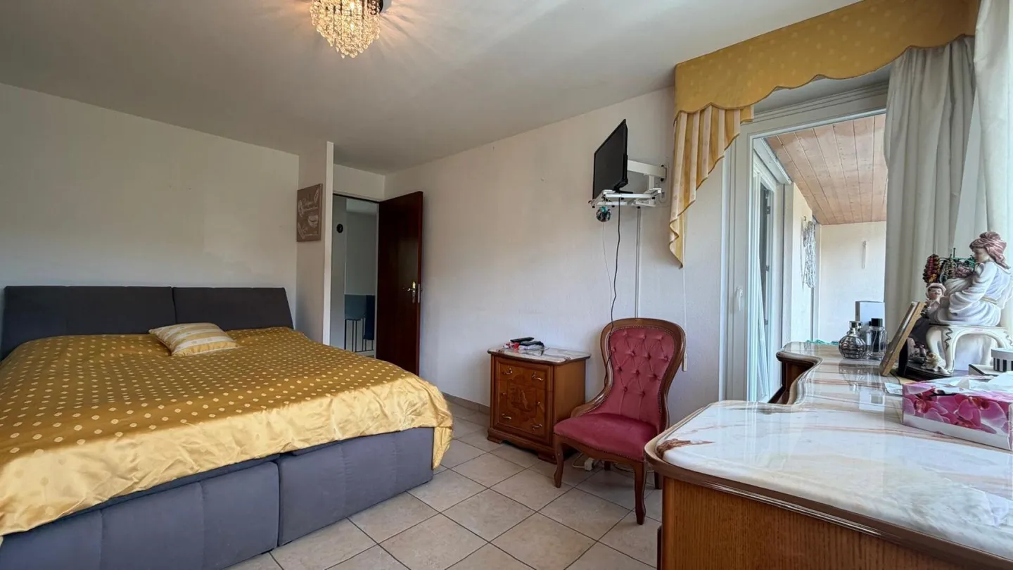 Casa bifamiliare 5½ locali con giardino soleggiato in una zona residenziale ambita - Foto 12 di 14