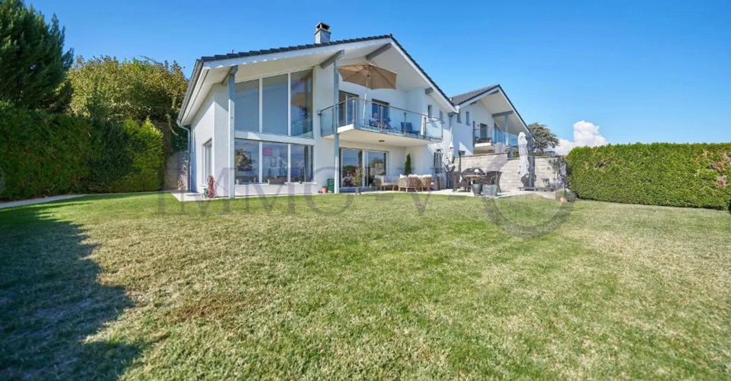 LUXUS MIT GROSSEN GARTEN UND SEEBLICK - Foto 1 von 11