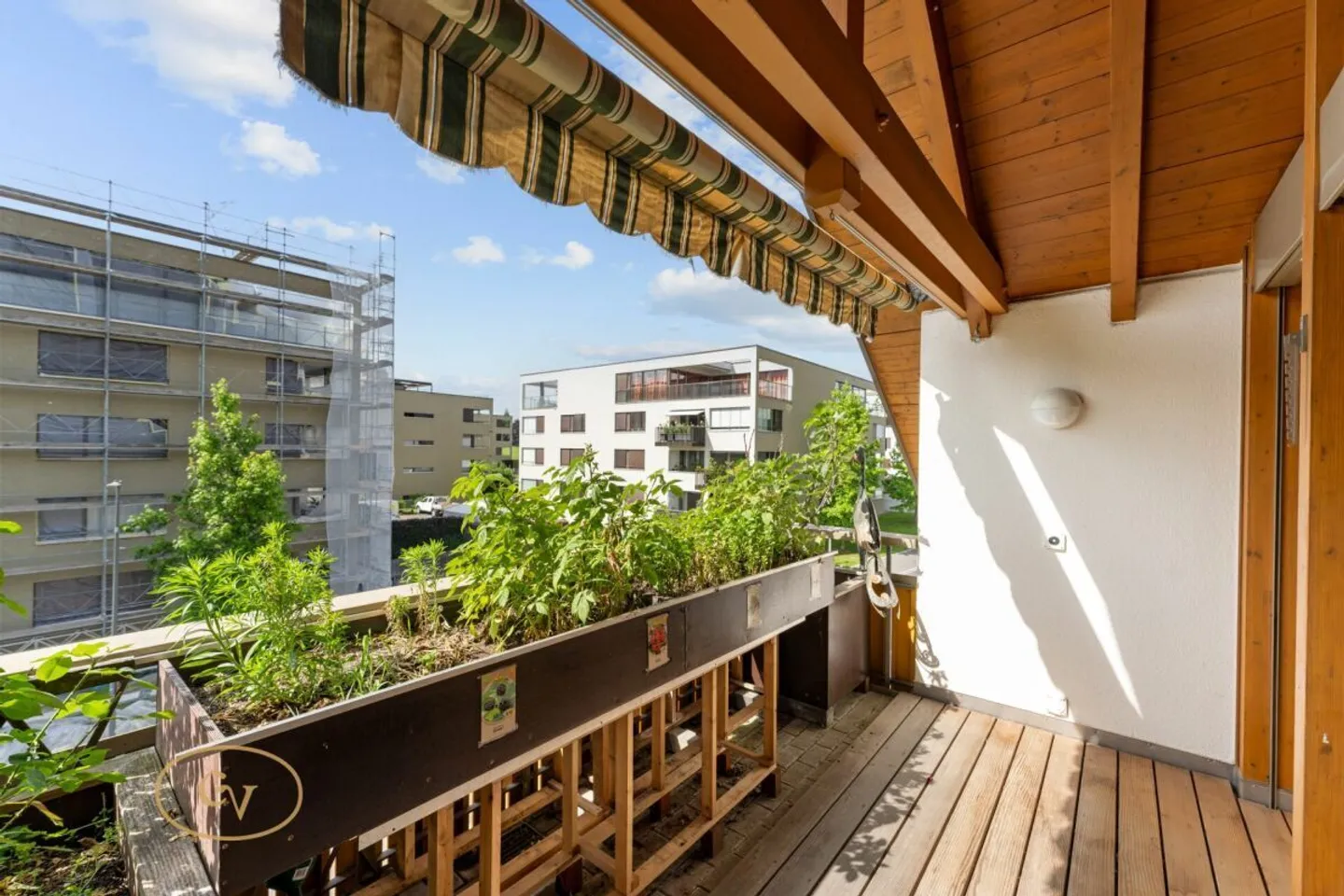 Sunny maisonette apartment with charm in the heart of Sins - Photo 2 of 33