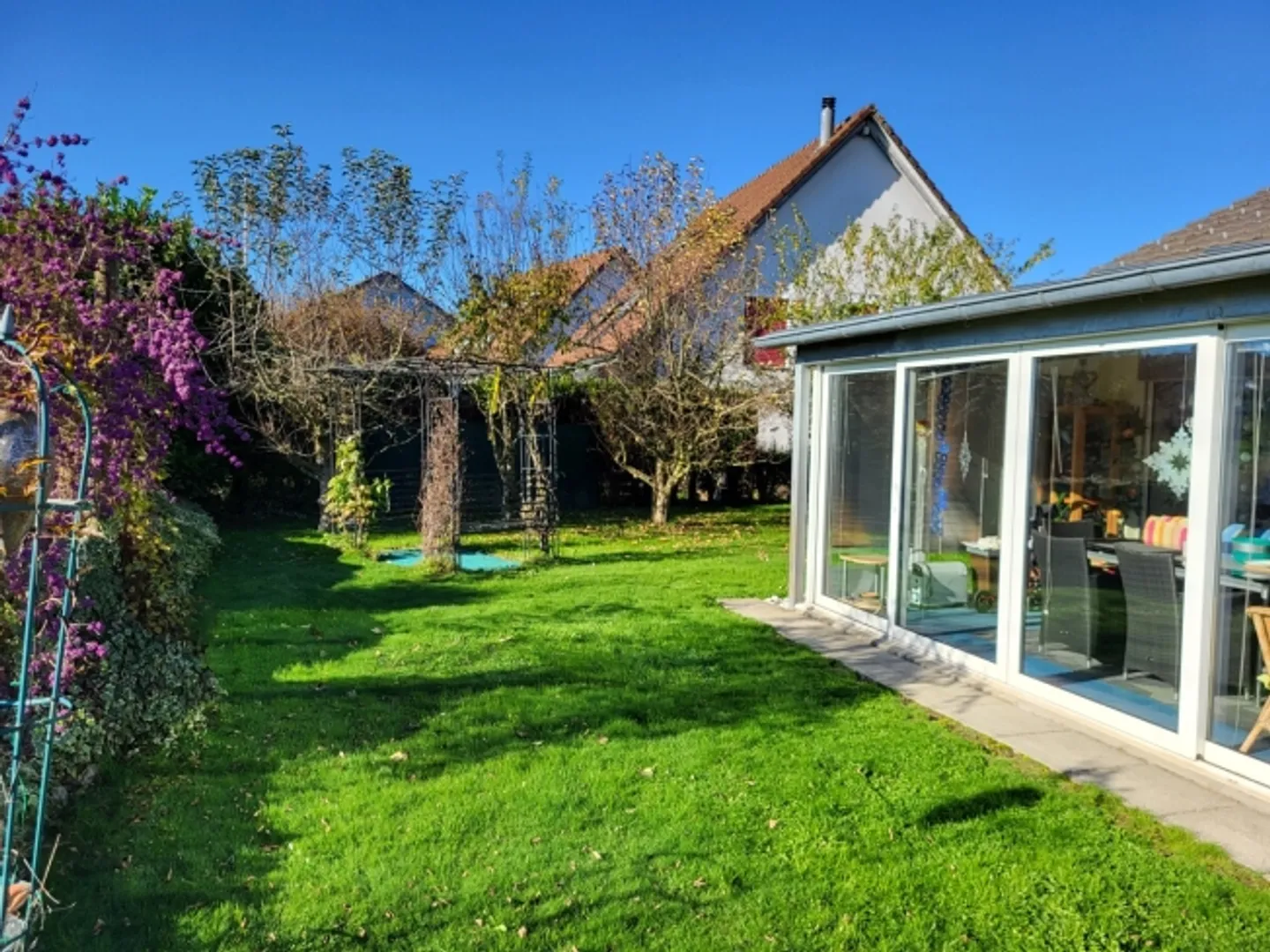 «Wohnen mit Lebensqualität Modernes EFH mit gepflegtem Garten» - Foto 4 di 13