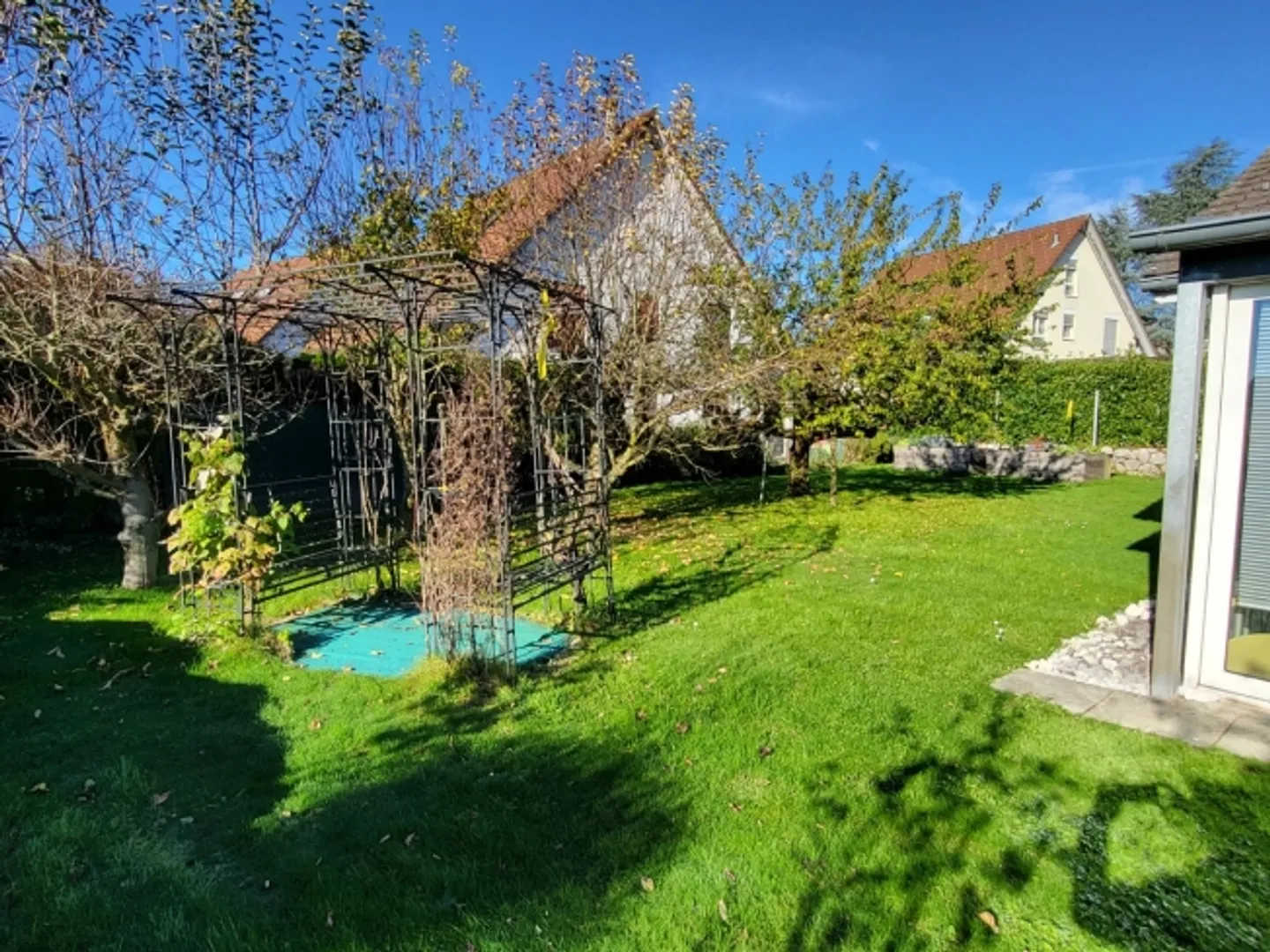 «Wohnen mit Lebensqualität Modernes EFH mit gepflegtem Garten» - Foto 5 di 13