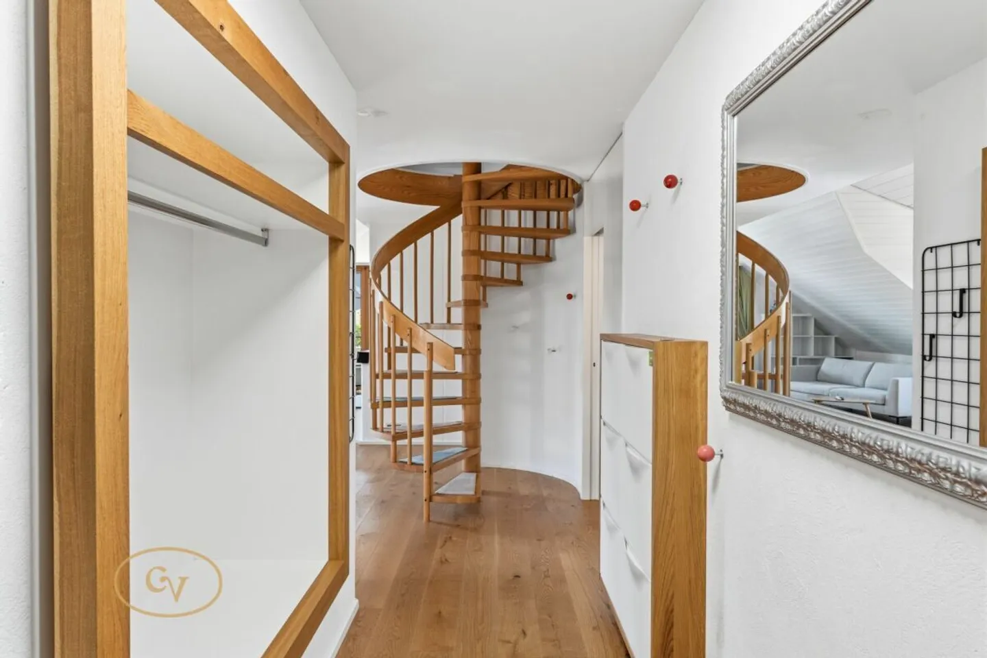 Sunny maisonette apartment with charm in the heart of Sins - Photo 13 of 33