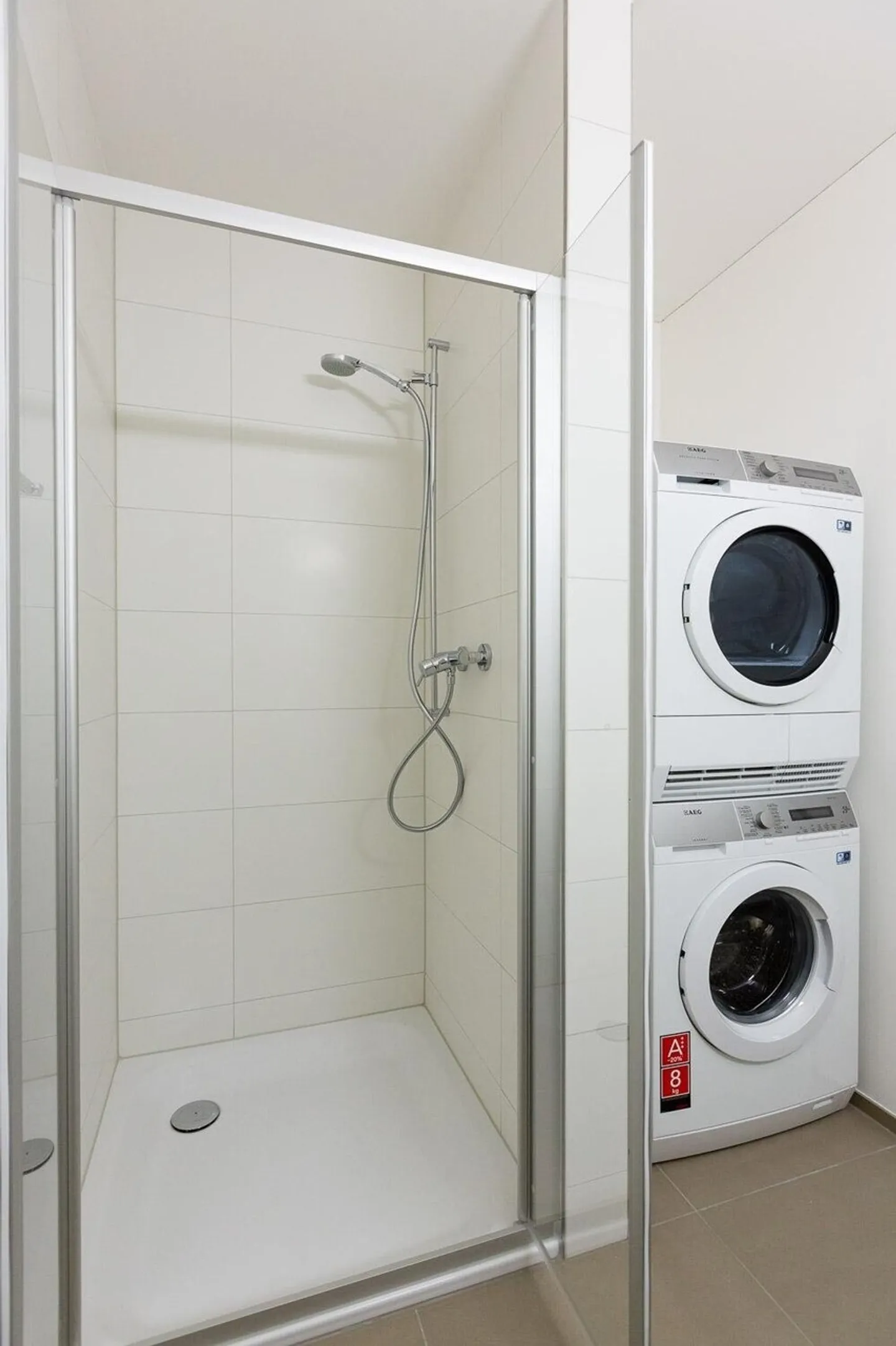 Appartamento 2,5 locali, 69m2 incluso lavatrice - Foto 6 di 9