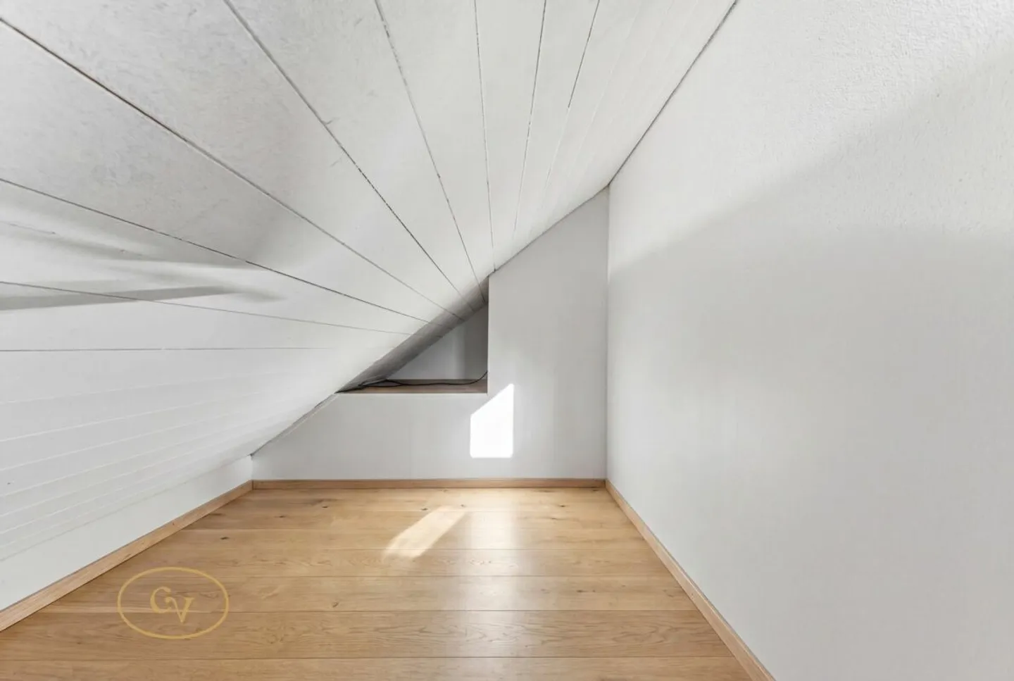 Sunny maisonette apartment with charm in the heart of Sins - Photo 21 of 33