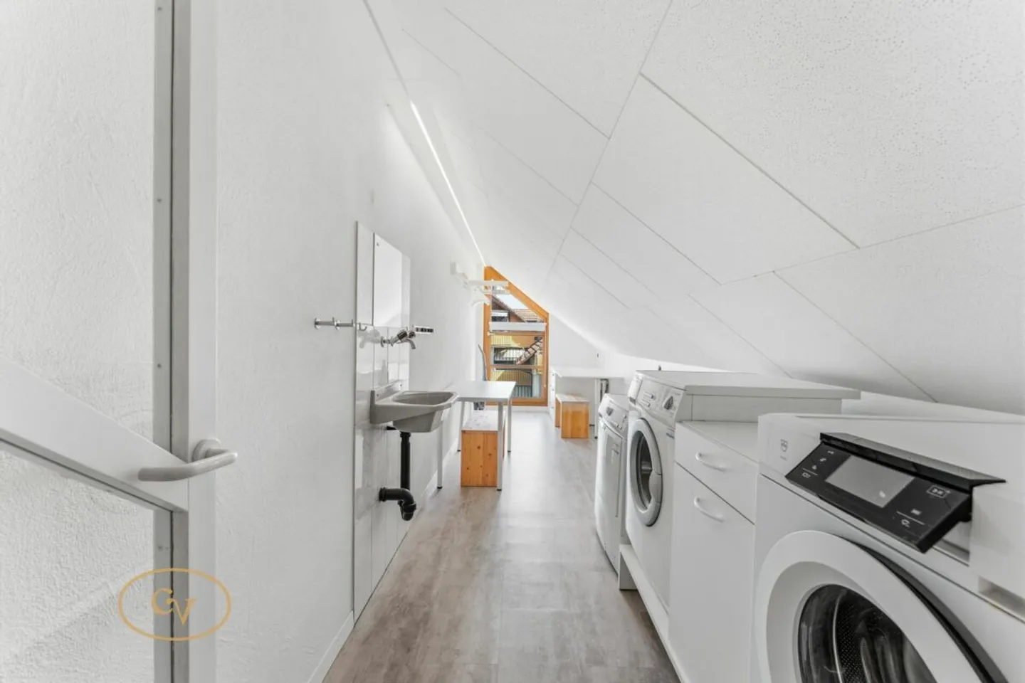 Sunny maisonette apartment with charm in the heart of Sins - Photo 22 of 33