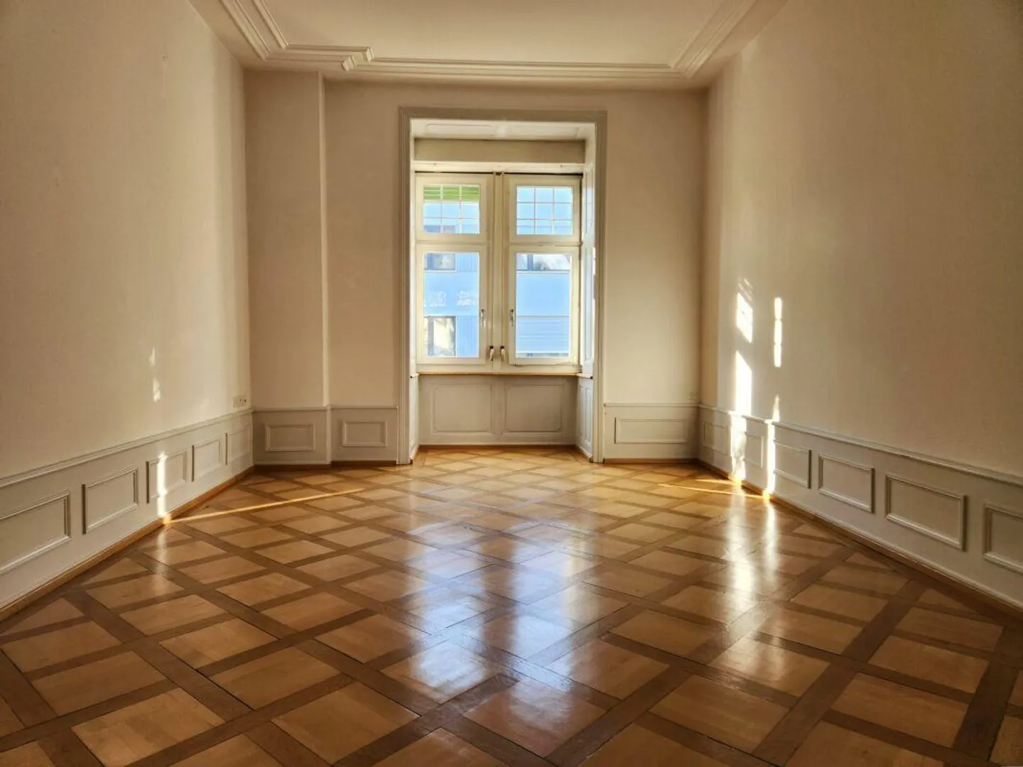 Affitto temporaneo di un bellissimo appartamento di 7.0 stanze distribuito su 3 piani - Foto 4 di 6