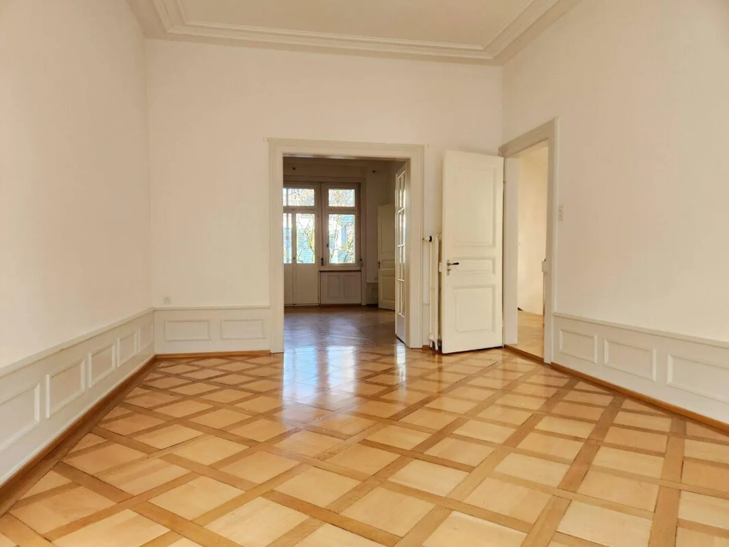 Affitto temporaneo di un bellissimo appartamento di 7.0 stanze distribuito su 3 piani - Foto 5 di 6