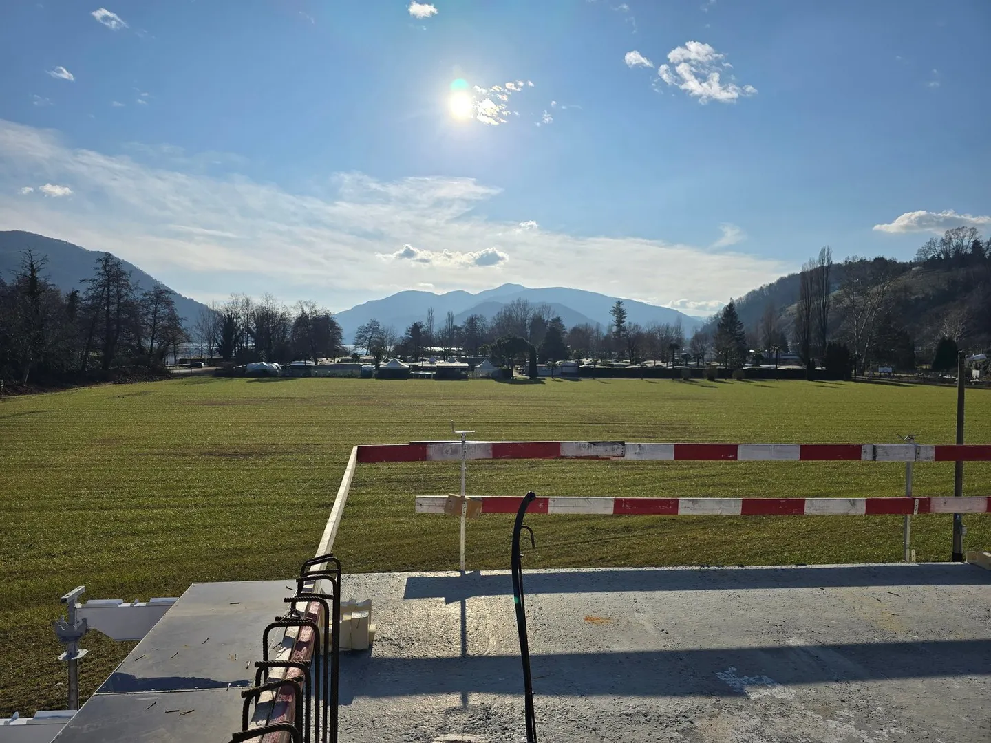 Nuovo appartamento di 3,5 stanze con portico e giardino - Foto 2 di 8