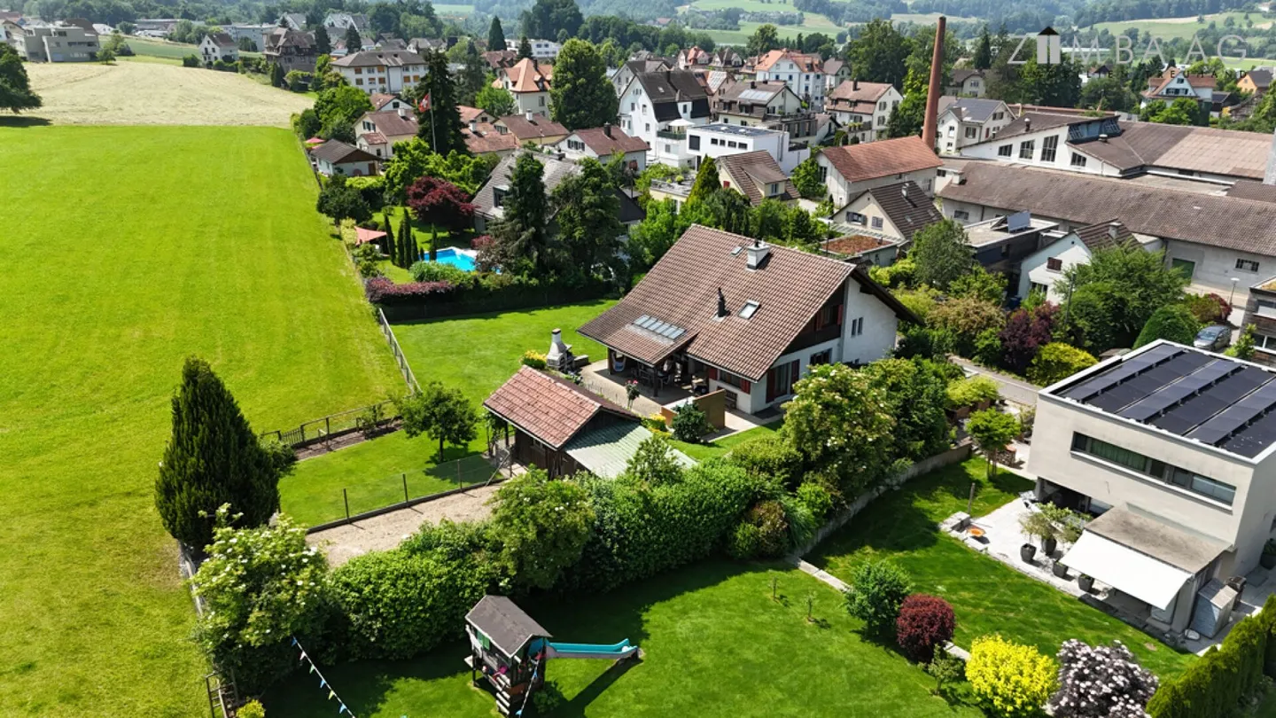 Idéal pour la vie multi-générationnelle ou le télétravail : Vivre au calme au bout d'une impasse et pourtant à quelques minutes de la gare, des commerces et de la vieille ville - Photo 8 sur 19